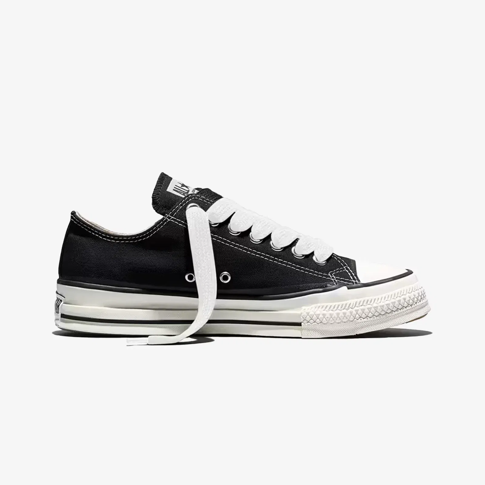CONVERSE CHUCK TAYLOR ALL STAR THROWBACK { BLACK/VINTAGE WHITE/RED