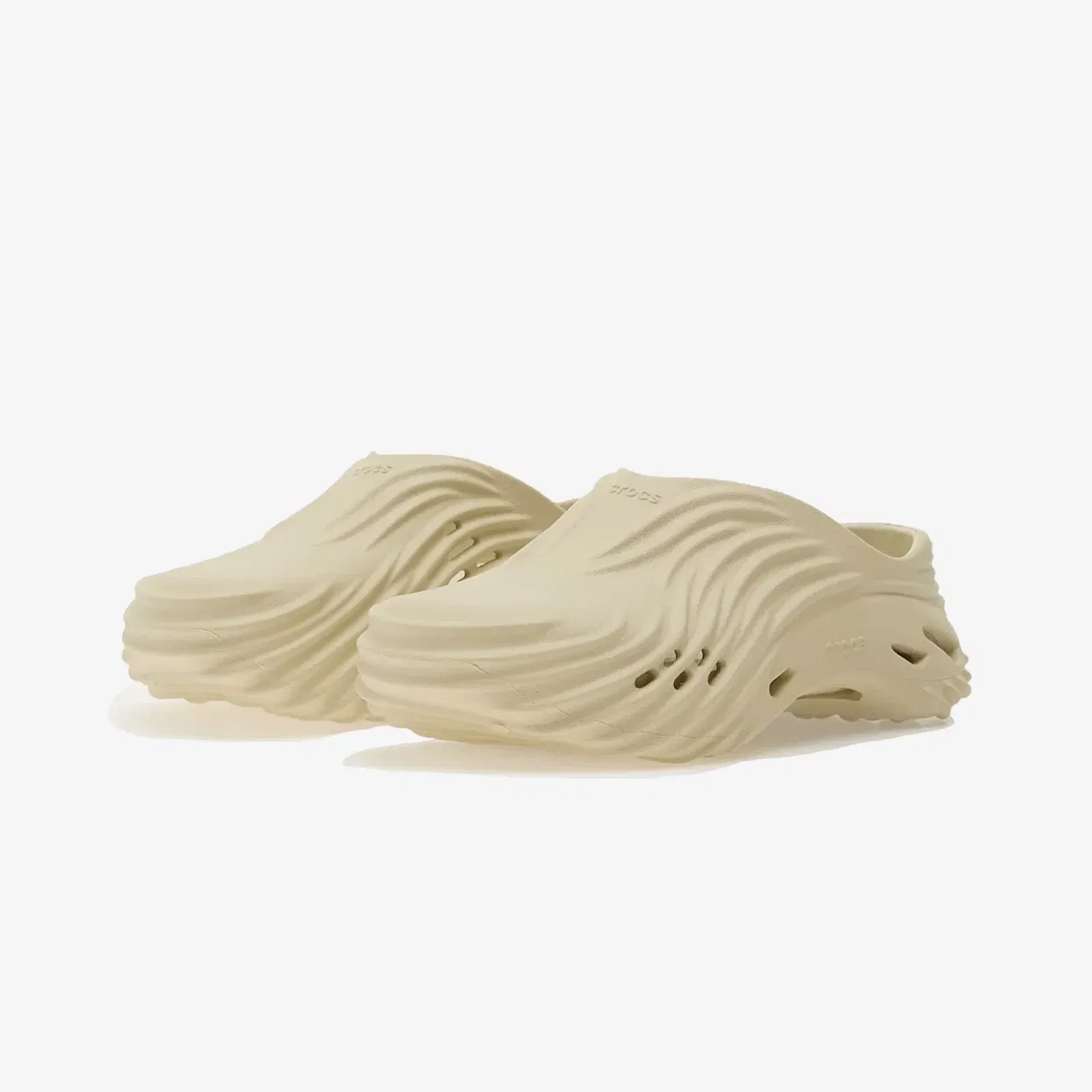 Crocs ECHO WAVE { BONE