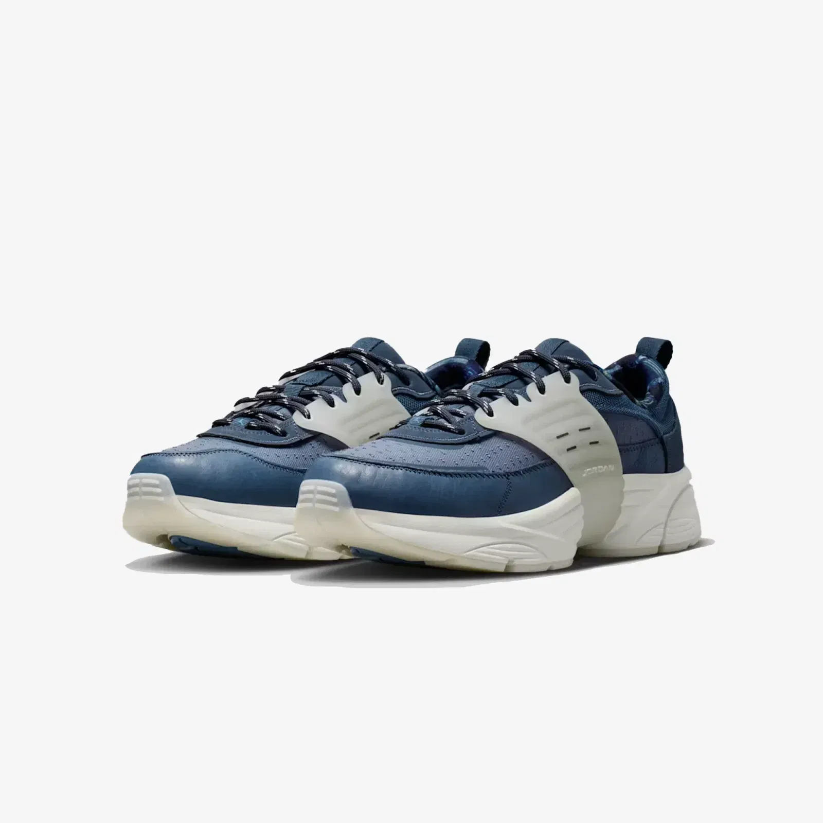 JORDAN JORDAN TRUNNER O/S { DIFFUSED BLUE/PALE IVORY-SAIL-WHITE