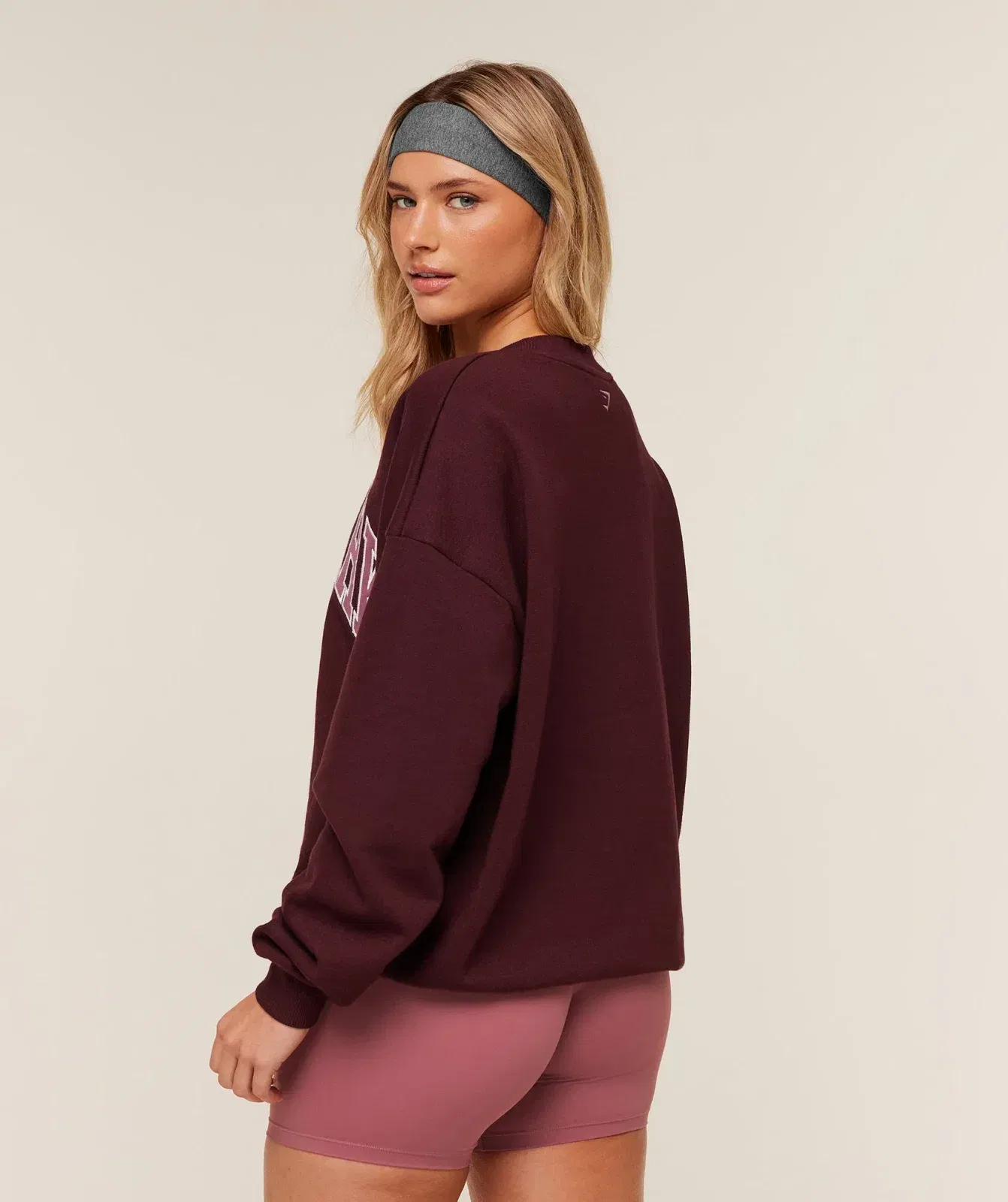 Gymshark Collegiate Graphic Crew Neck Pullover - GS Rich Maroon
