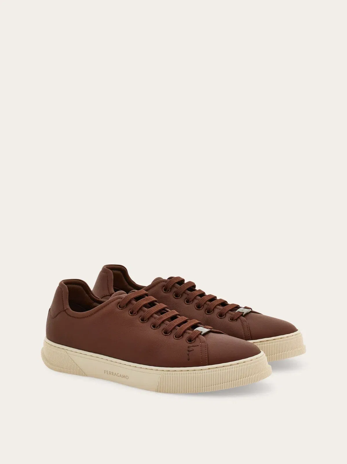 Elastic lace sneaker