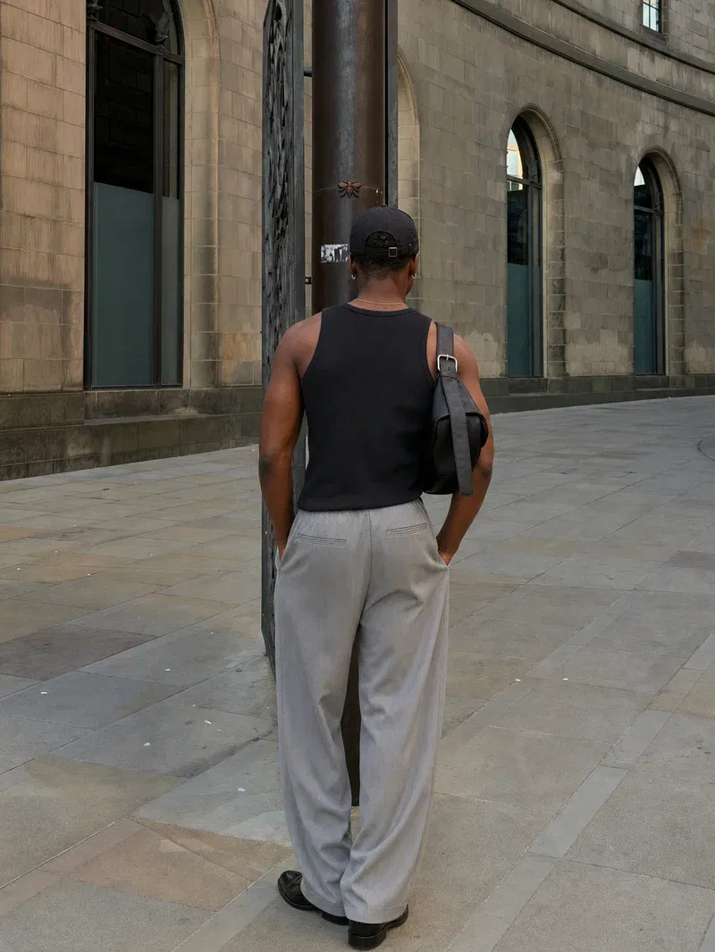 Essential Sculpt Fit Vest - Black