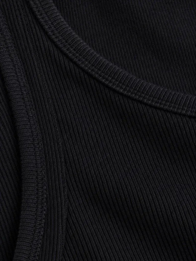 Essential Sculpt Fit Vest - Black