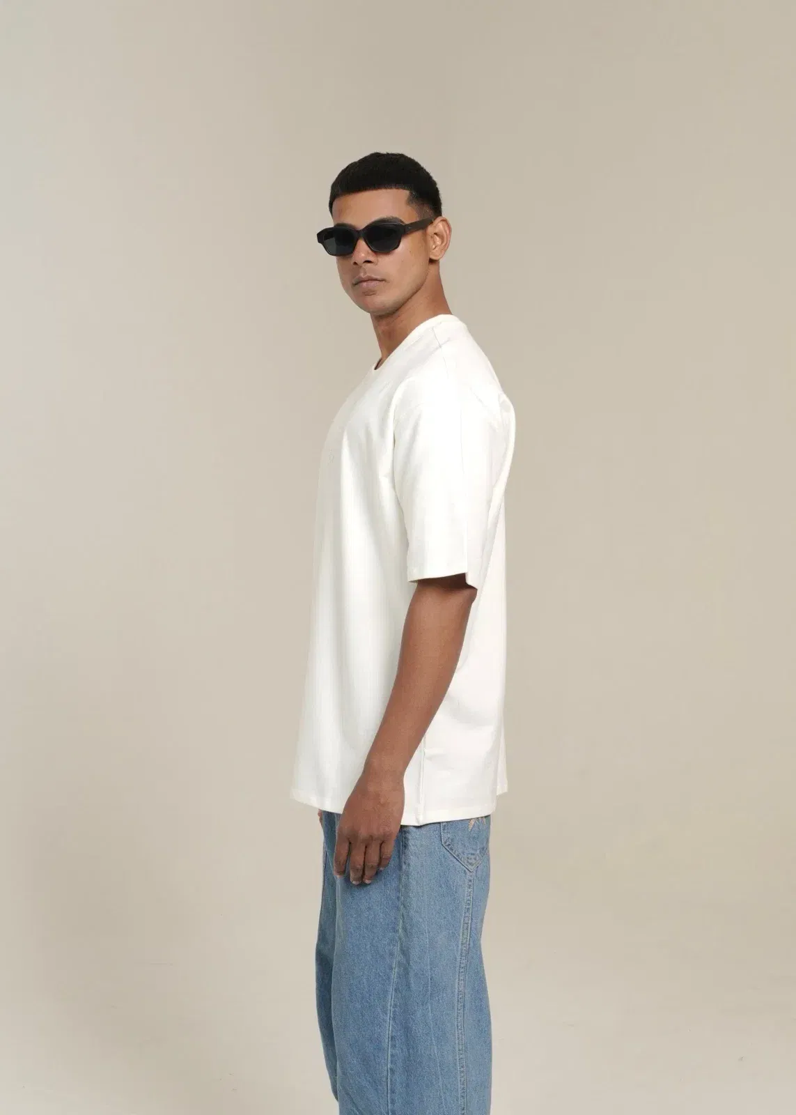 ESSENCE | OFF WHITE