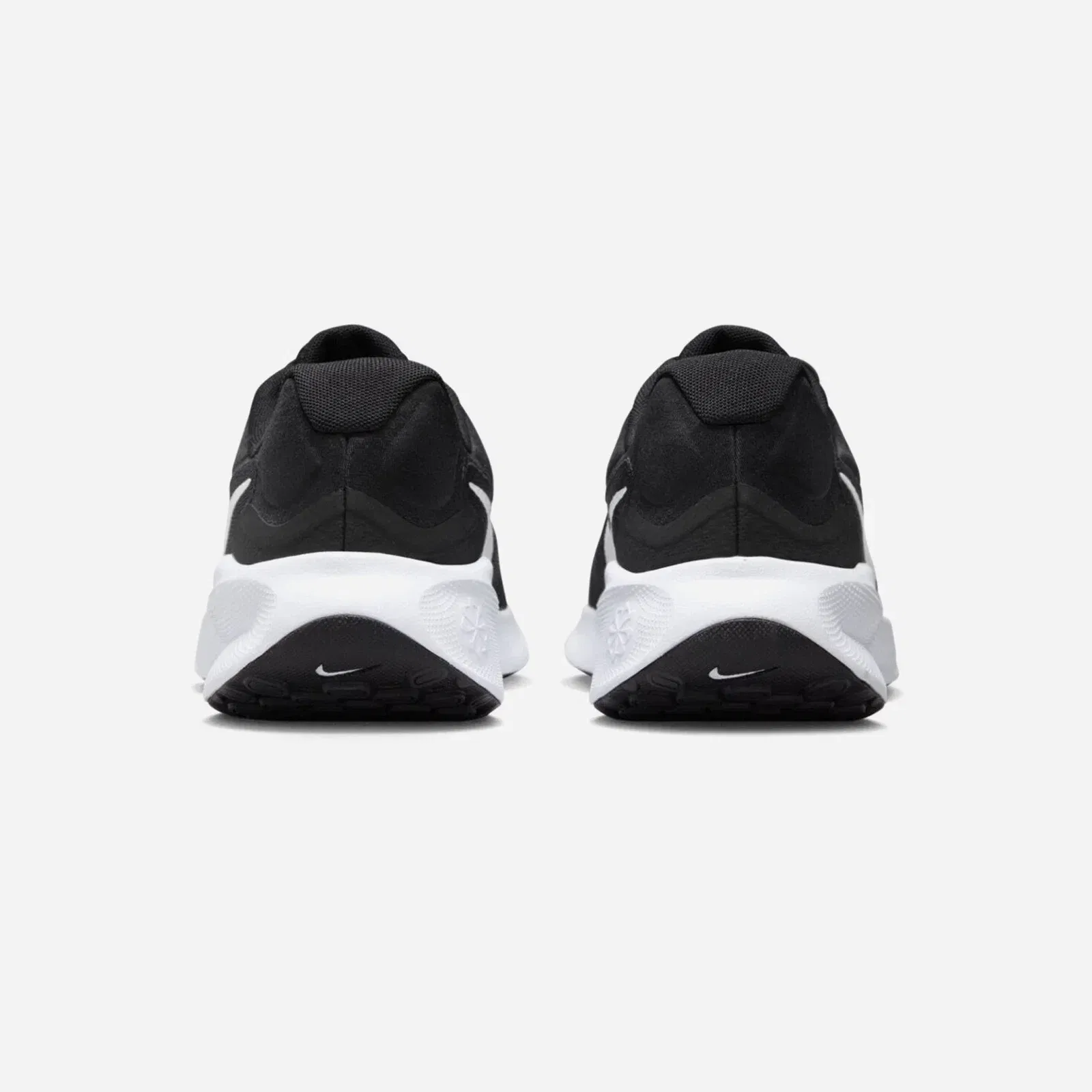 Nike Revolution 7 Black White