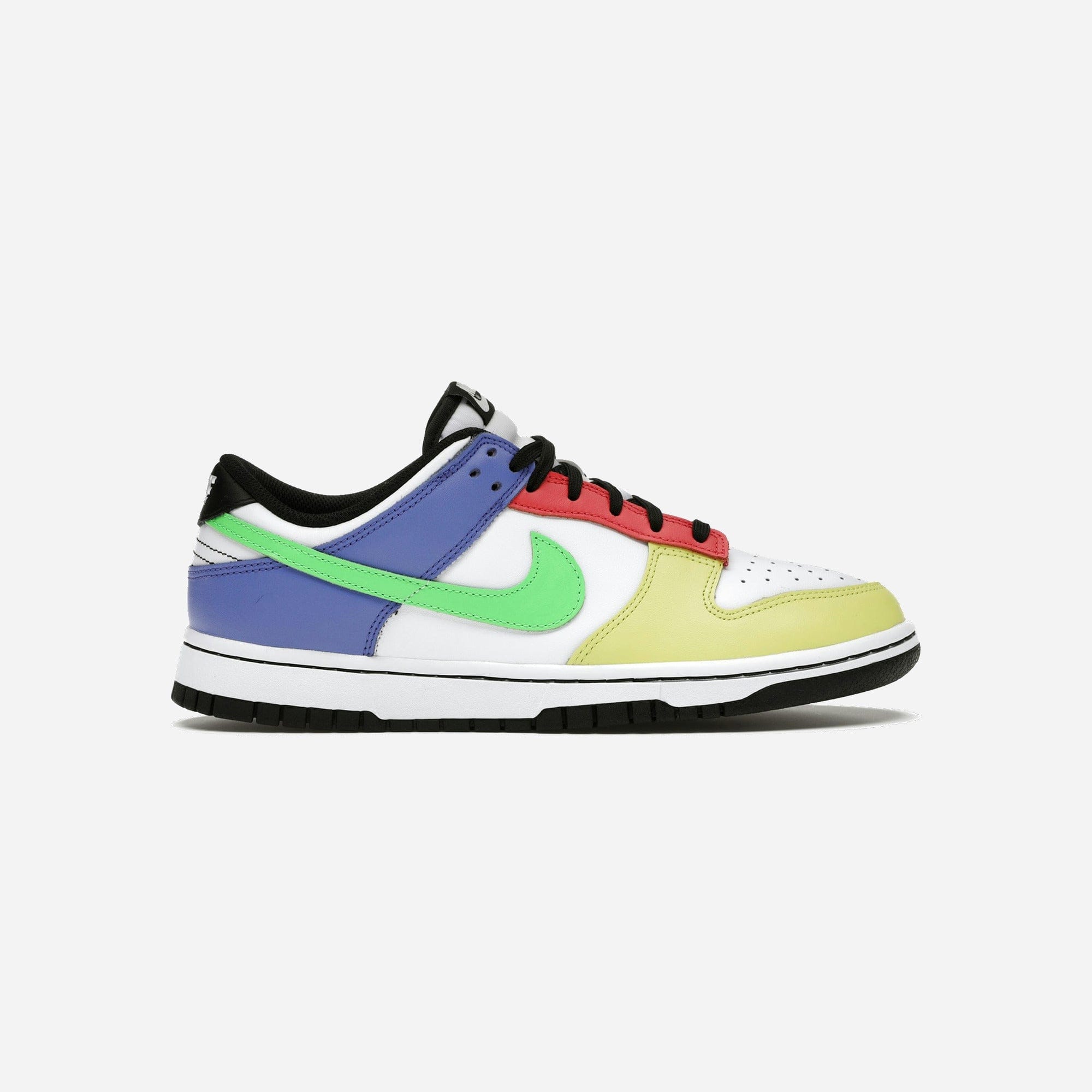 Nike WMNS DUNK LOW "GREEN STRIKE"