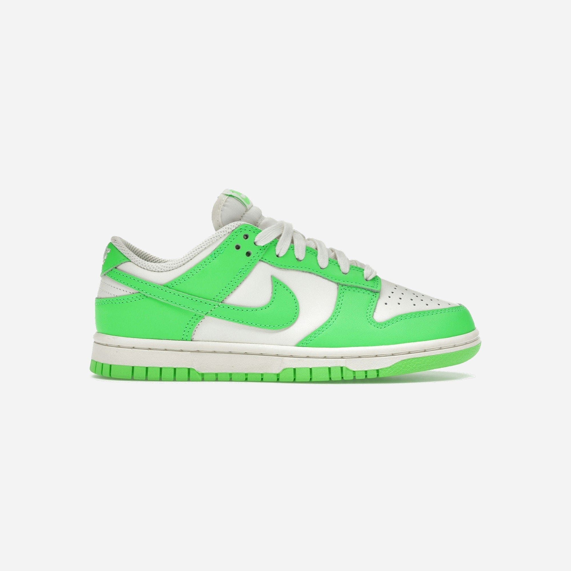 Nike WMNS DUNK LOW "GREEN STRIKE"