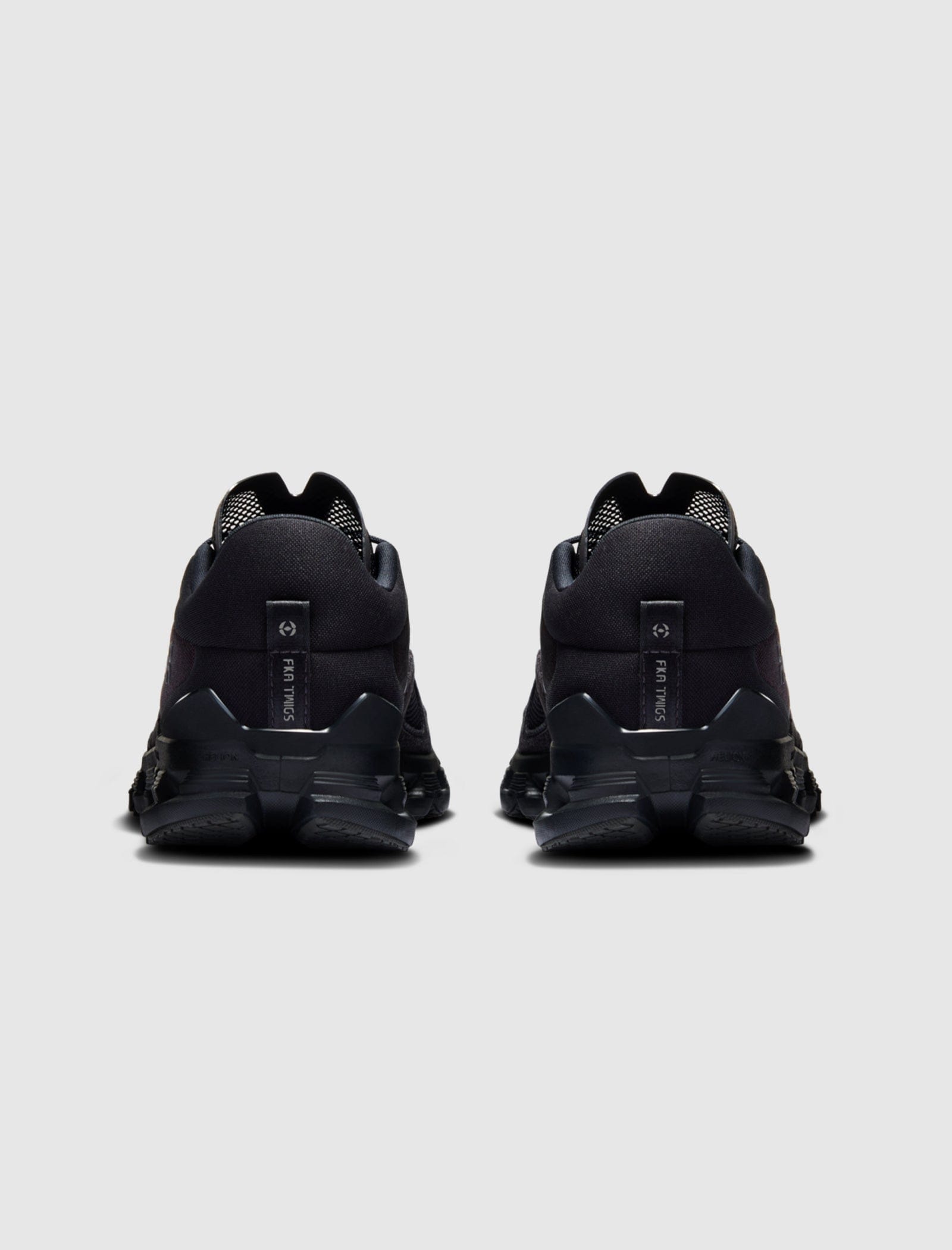 ON+ RUNNING SS25 CLOUD X FKA "BLACK"