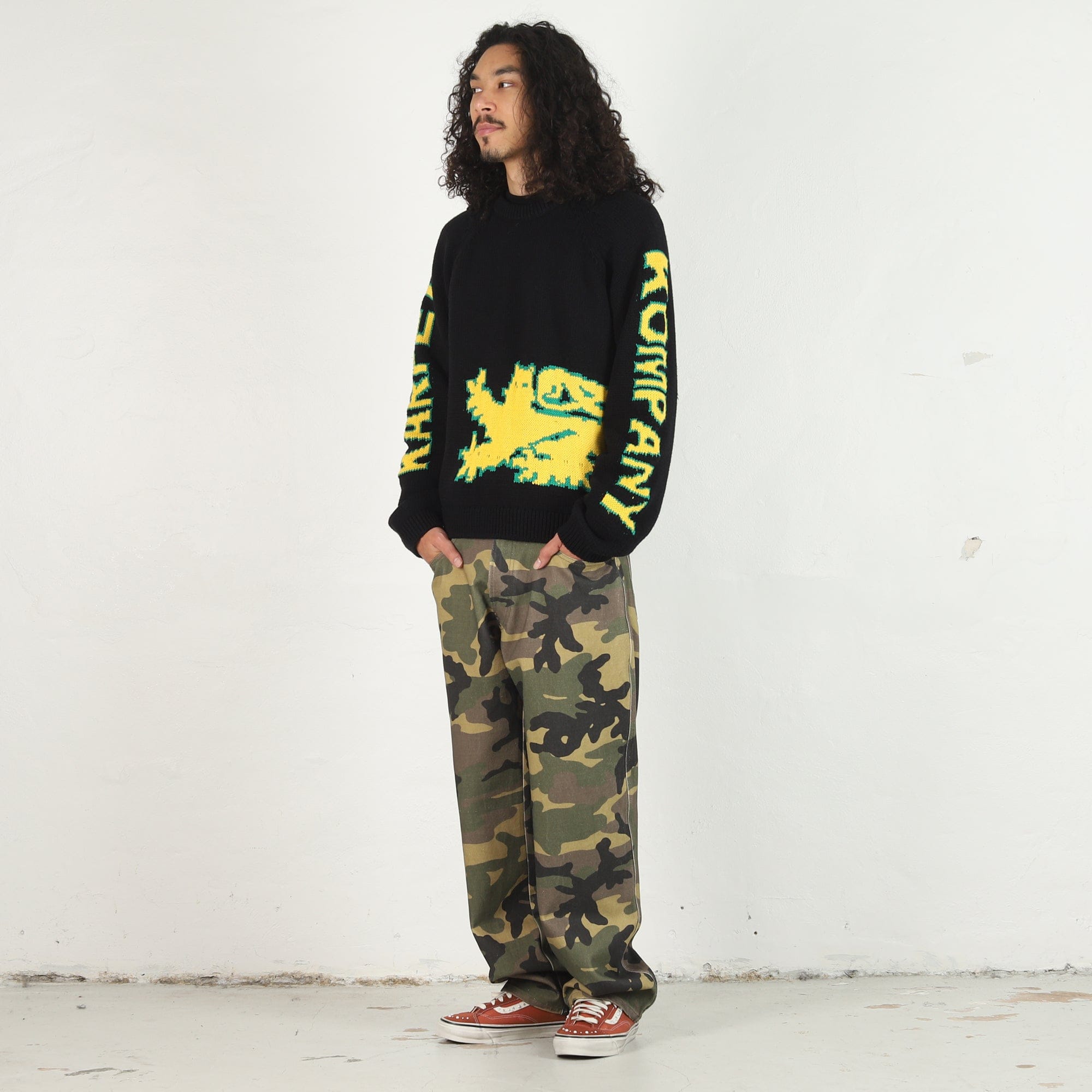 Carpet Lion Woven Sweater - Black