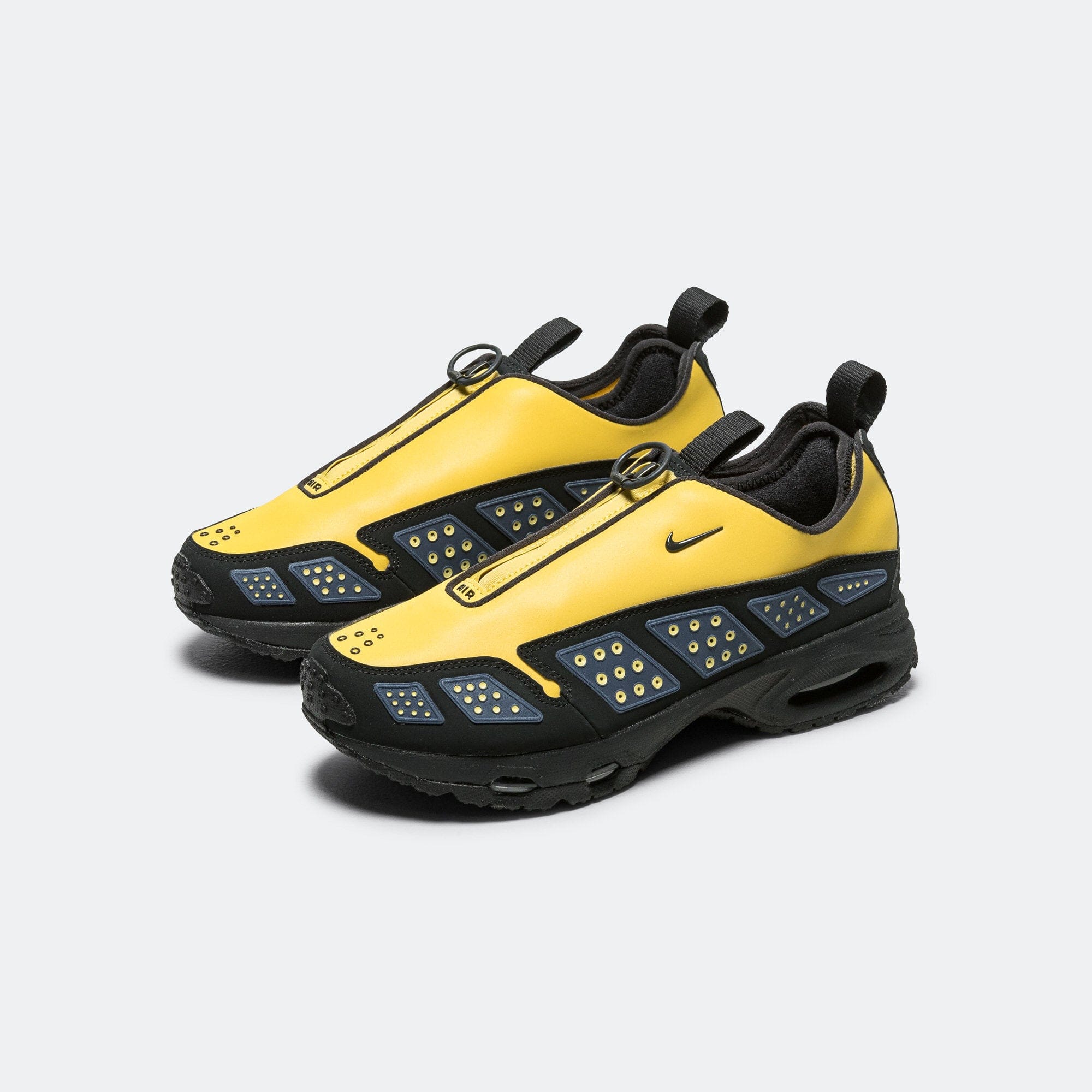 Nike Womens Air Max SNDR - Saturn Gold/Off Noir-Diffused Blue-Black