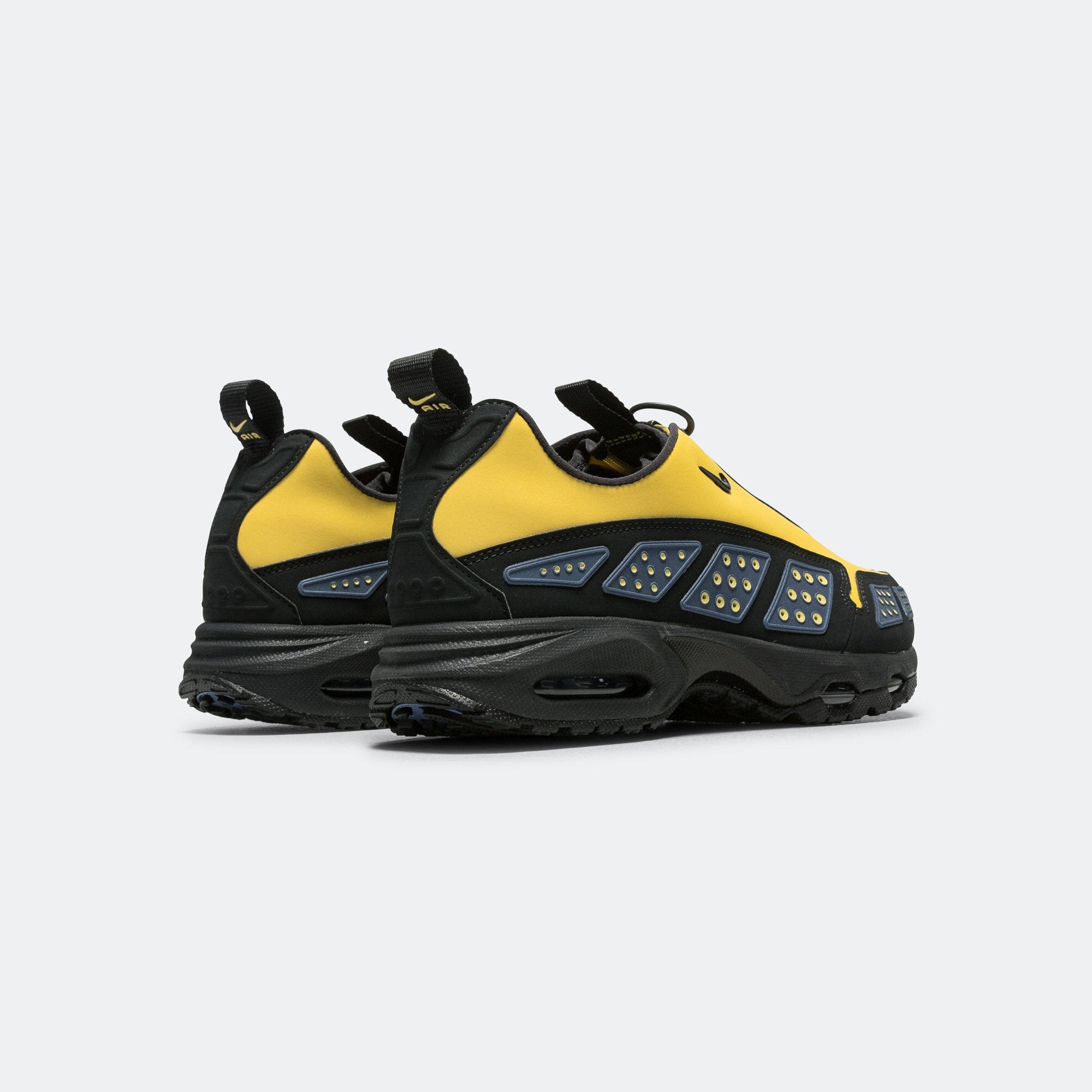 Nike Womens Air Max SNDR - Saturn Gold/Off Noir-Diffused Blue-Black