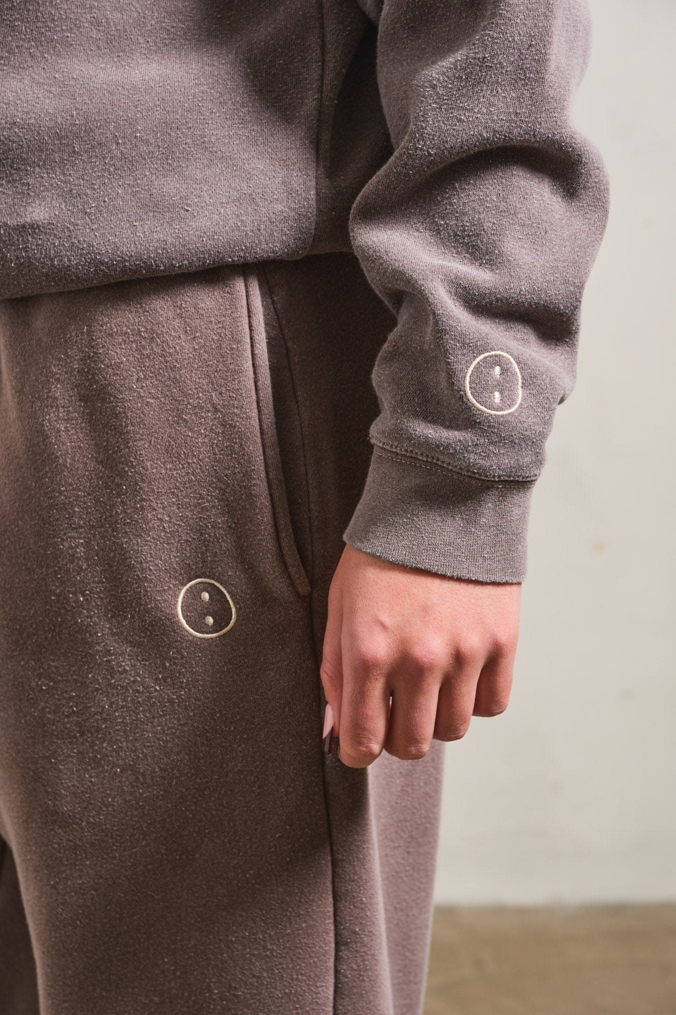 UN:IK Essentials Essentials Vintage Washed 1/4 Zip Sweatshirt - Cocoa