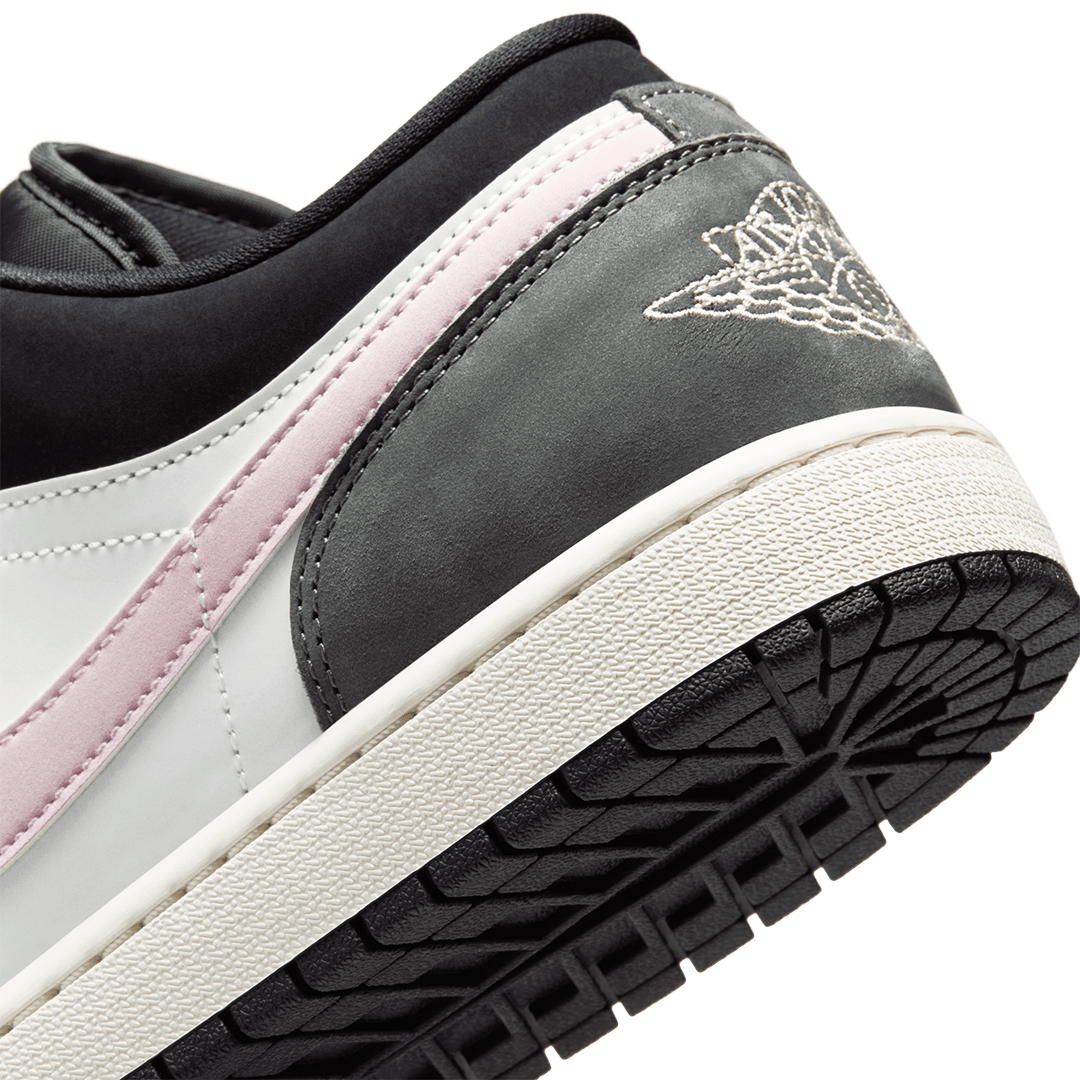 Nike AIR JORDAN 1 LOW SE BLACK / ICED CARMINE