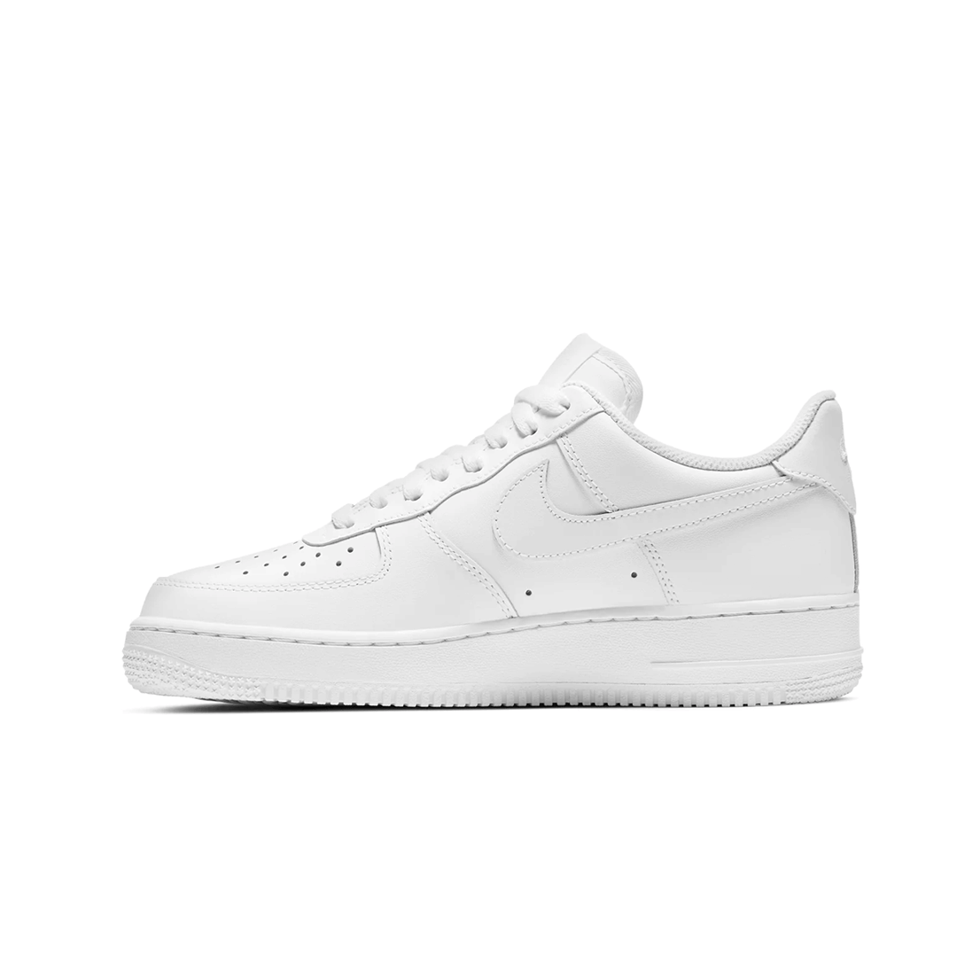 Nike WOMEN'S AIR FORCE 1 '07 TRIPLE WHITE