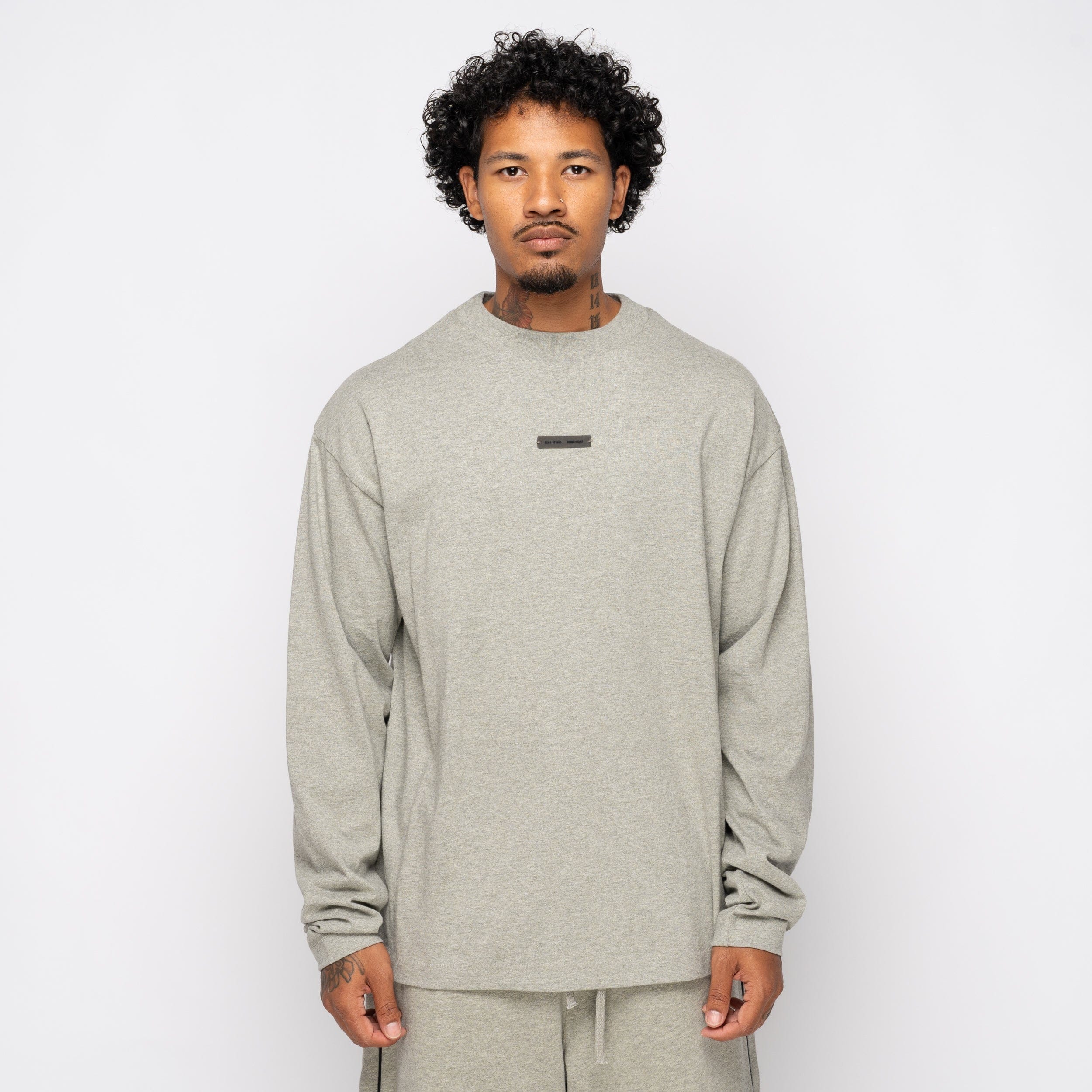 Fear of God Essentials Classic Long Sleeve Tee Concrete 125SP254205F