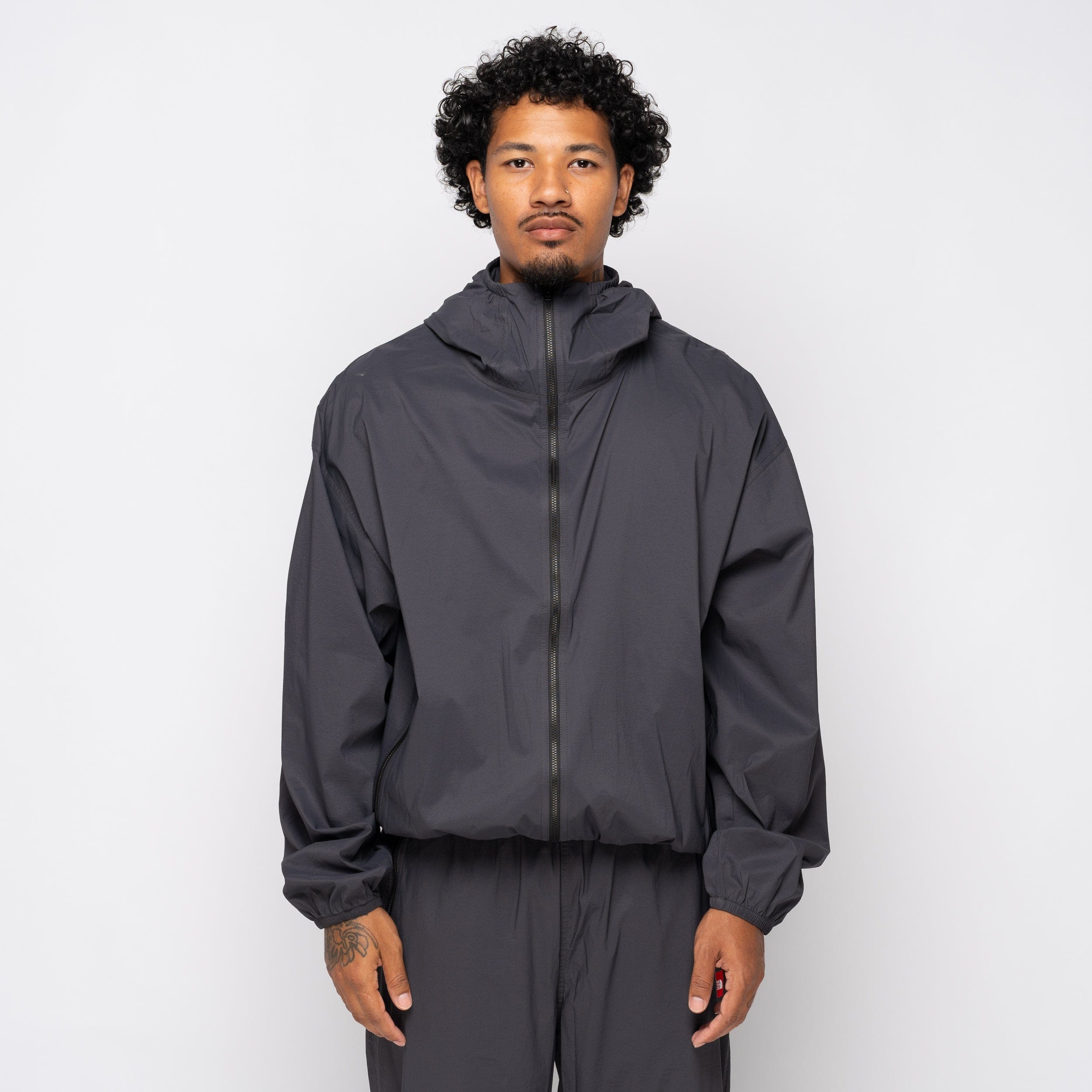 The North Face TNF Red Box Wind Jacket Obsidian NF0A8EFW