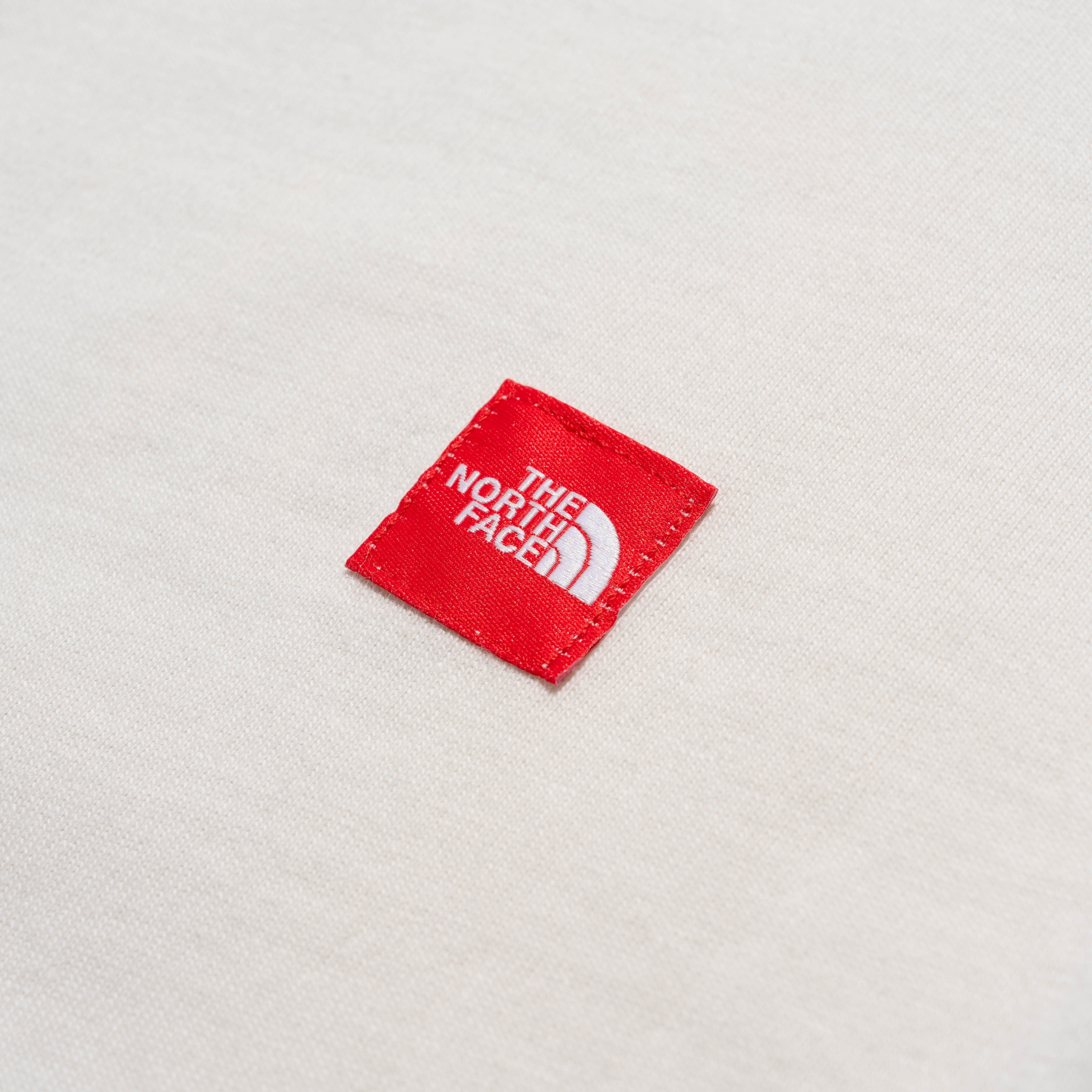 The North Face TNF Red Box Kilimanja Tee White Dune NF0A8C4MQLI1