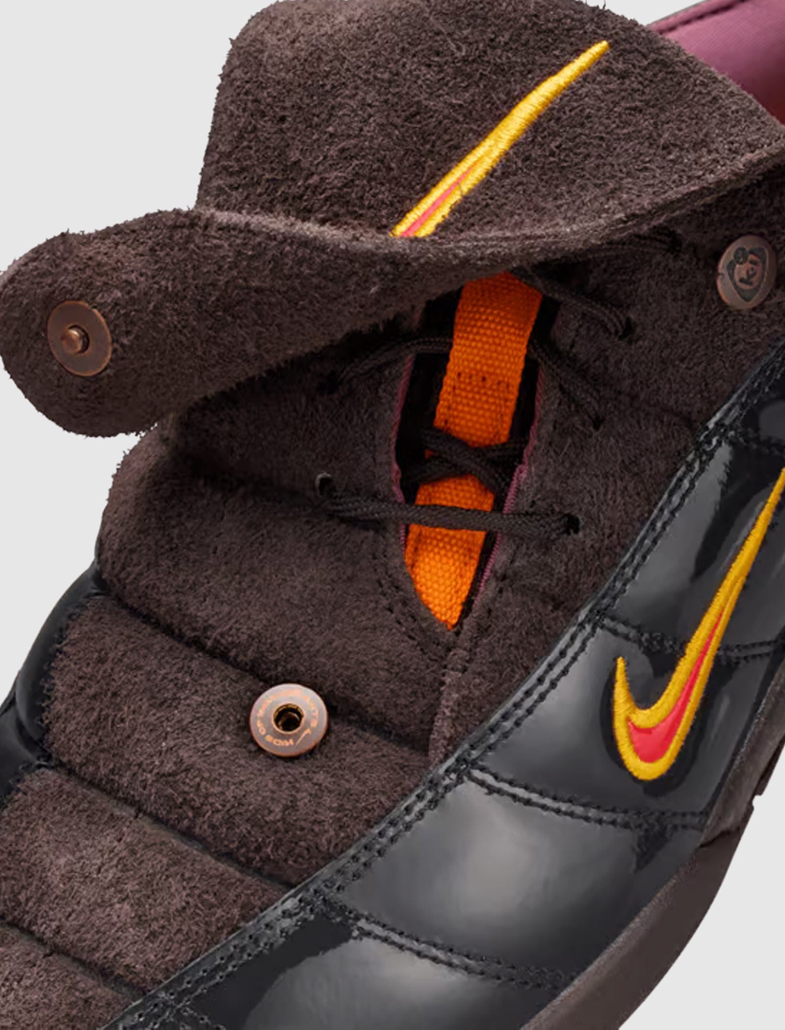 Nike KIDS OF IMMIGRANTS T90 MULE "VELVET BROWN/UNIVERSITY GOLD"