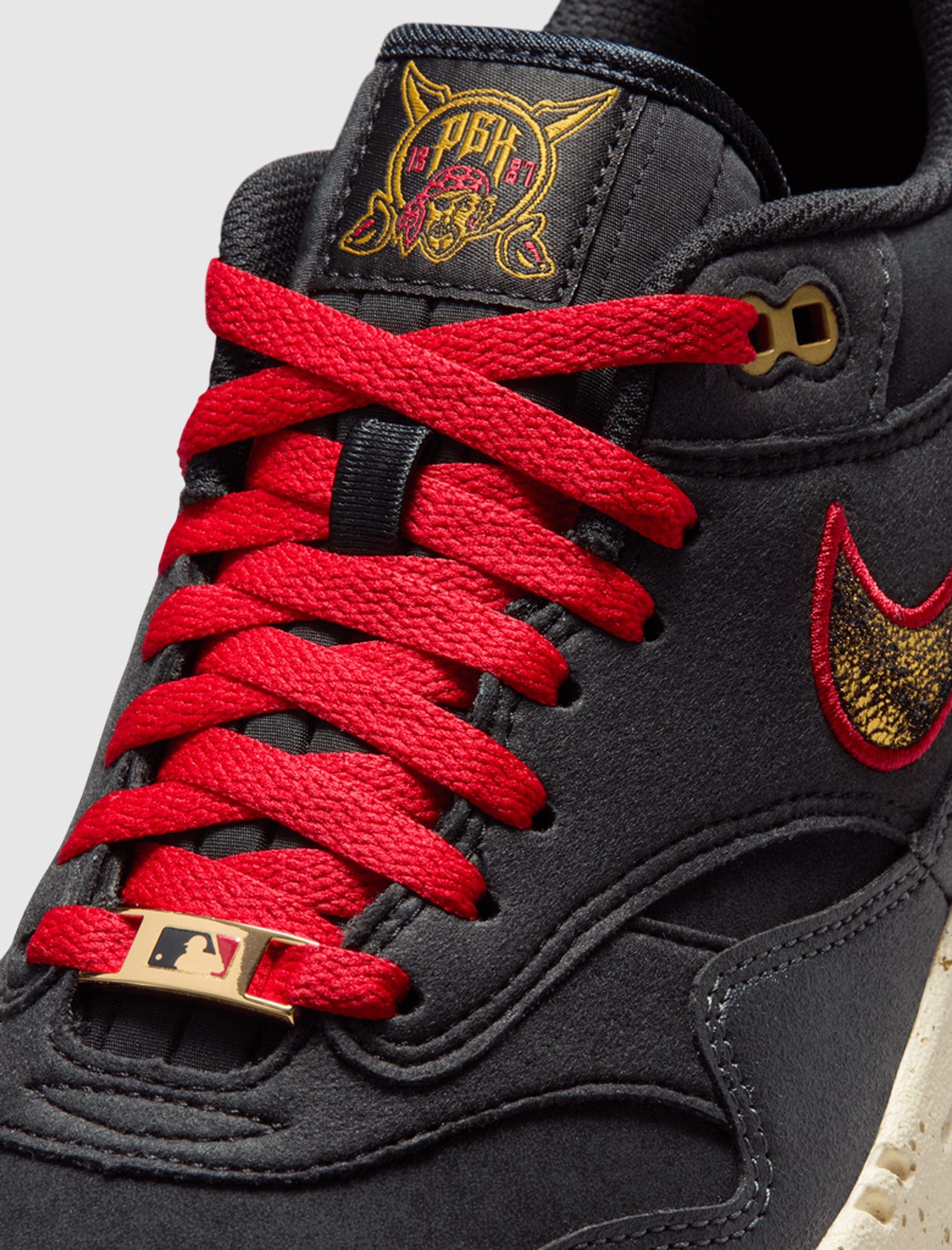 Nike AIR MAX 1 "PIRATES"