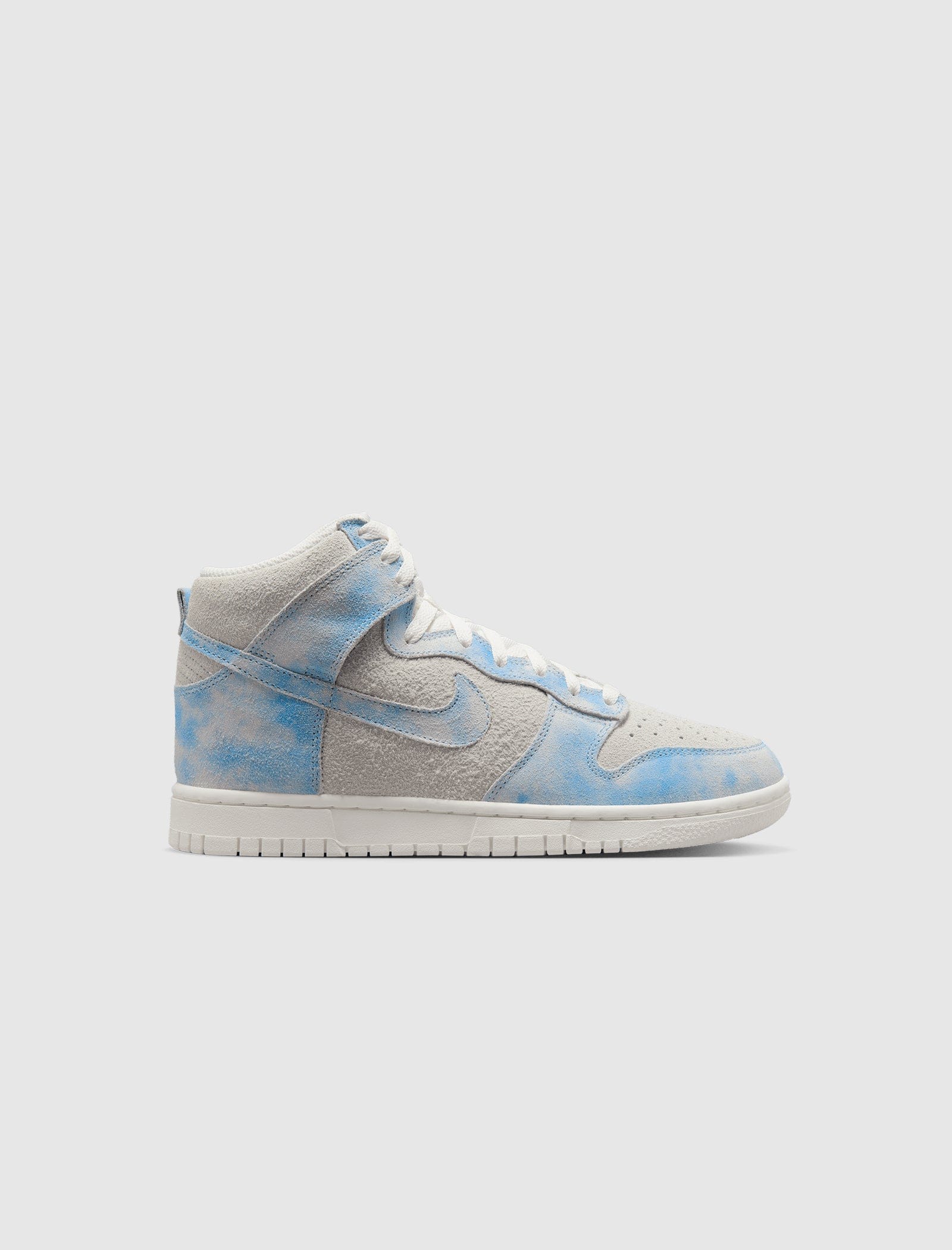 Air Jordan WOMEN'S NIKE DUNK HIGH SE "CLOUDS"