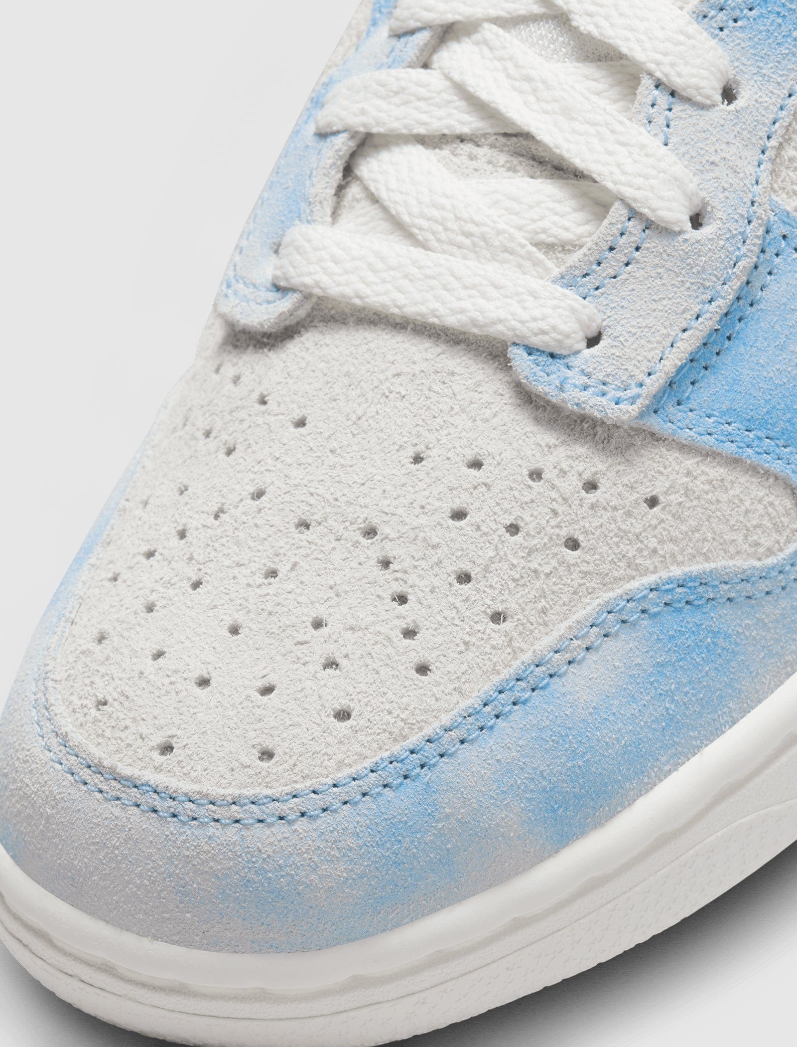 Air Jordan WOMEN'S NIKE DUNK HIGH SE "CLOUDS"