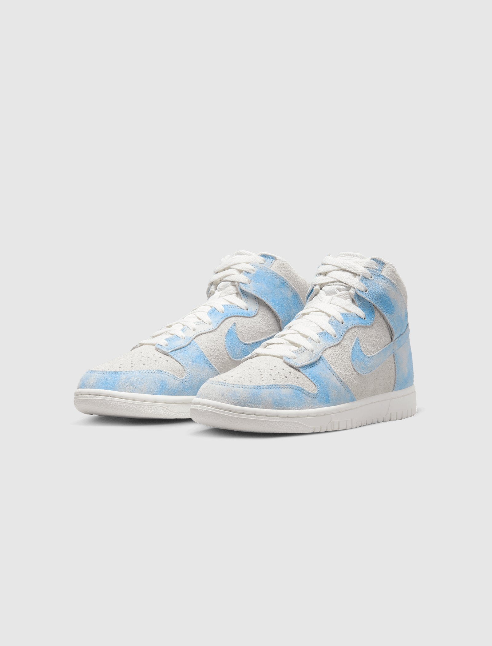 Air Jordan WOMEN'S NIKE DUNK HIGH SE "CLOUDS"