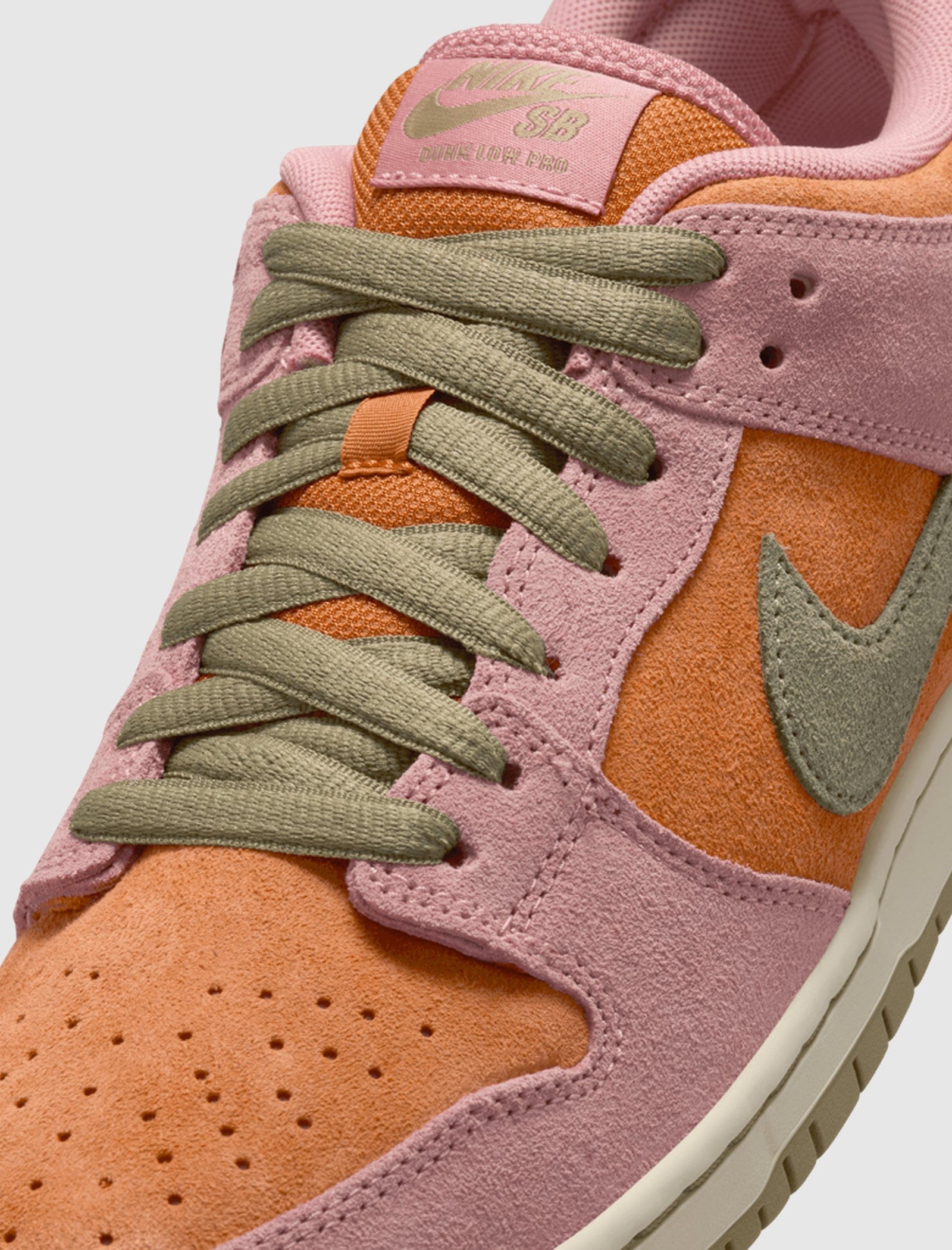 Nike DUNK LOW PRO SB "RED STARDUST"