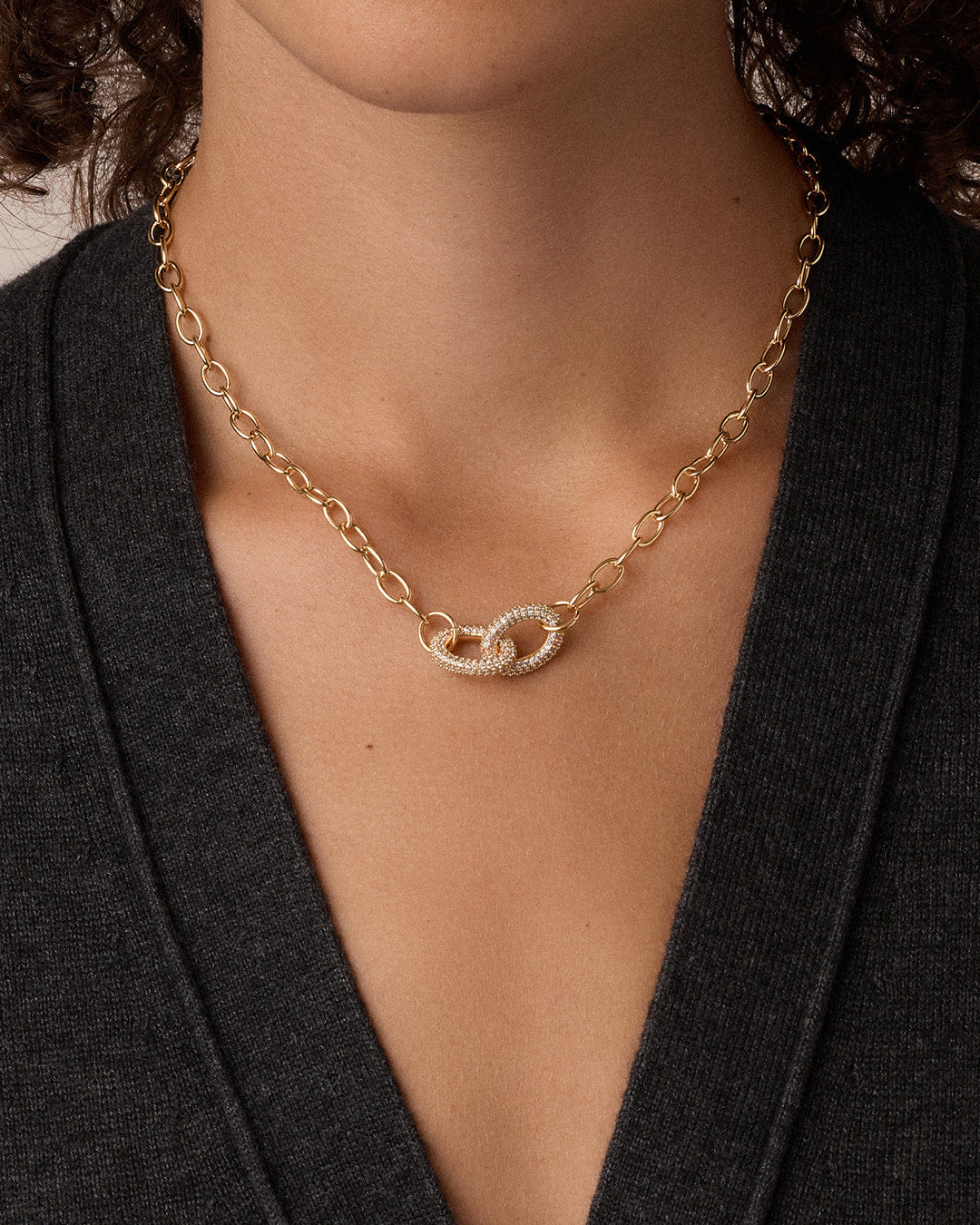 Winter 2025 Fashion Lou Shimmer Interlocking Necklace