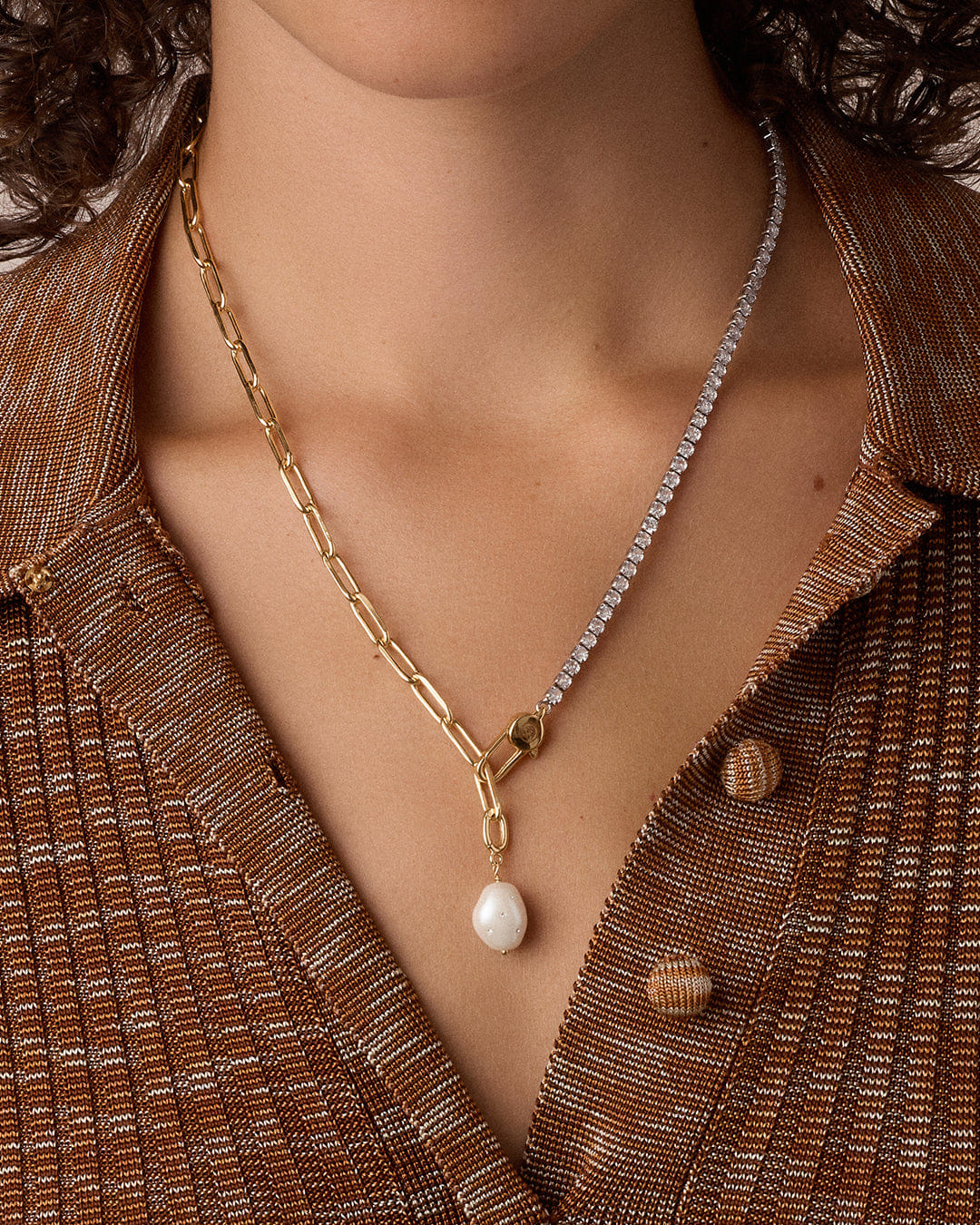 Winter 2025 Fashion Vintage Shimmer Pearl Charm Necklace