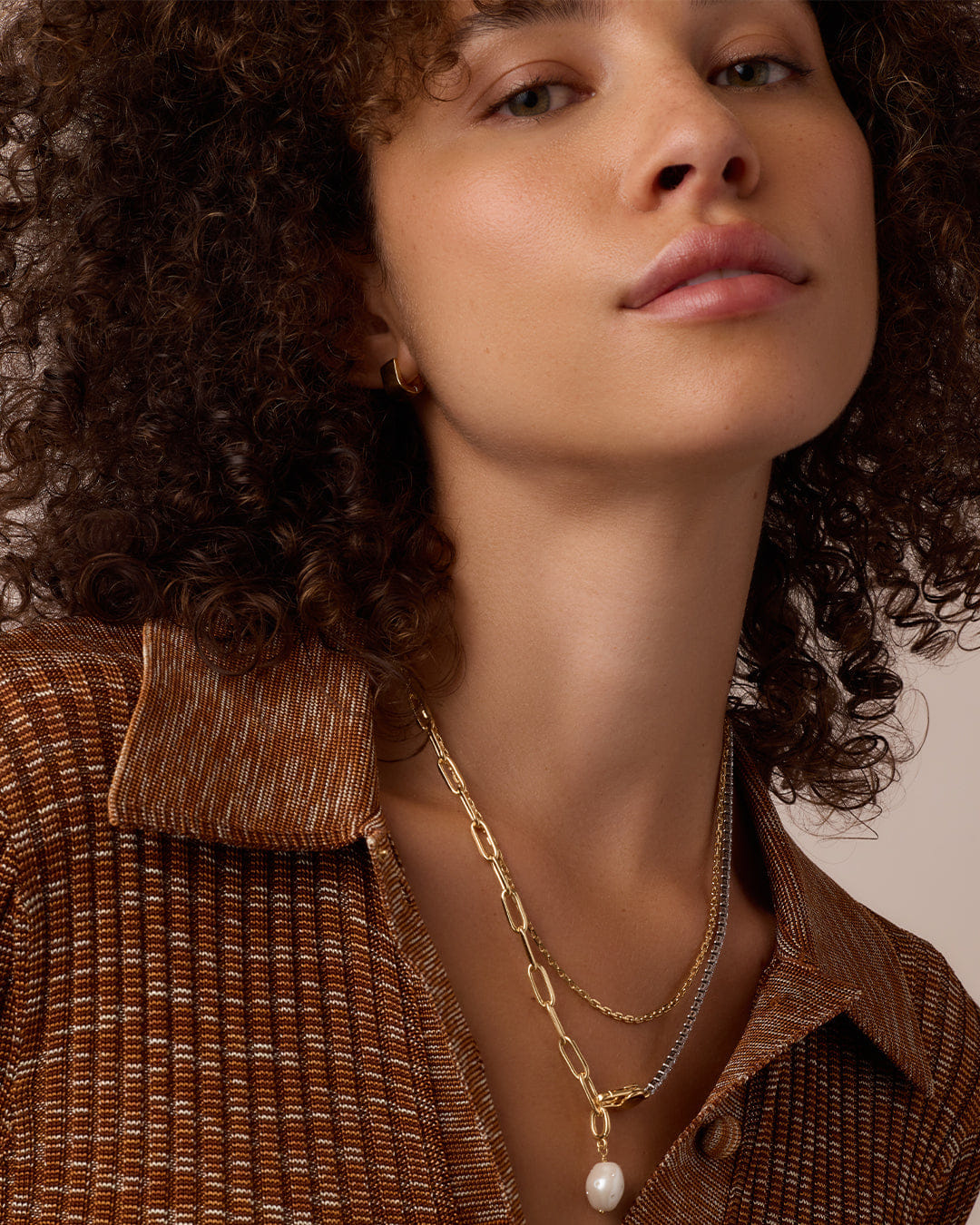 Winter 2025 Fashion Vintage Shimmer Pearl Charm Necklace