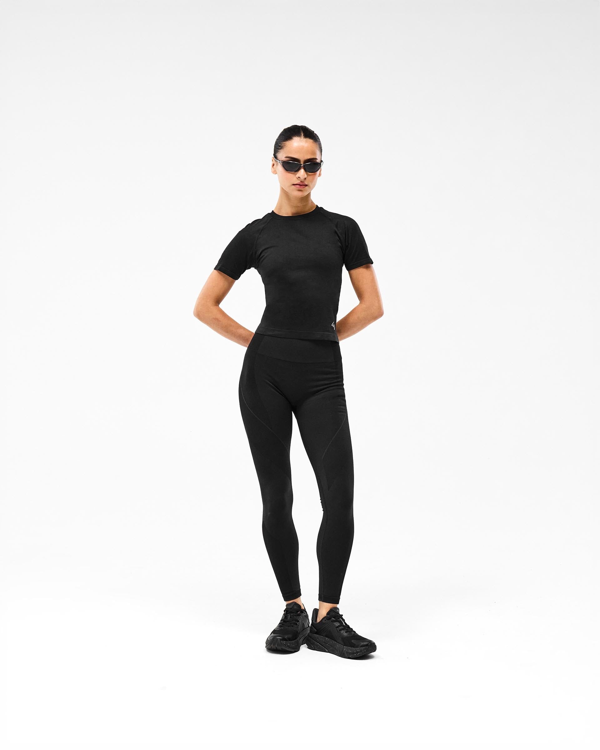 Womens 247 247 Ease Seamless Perforated T-Shirt - Black