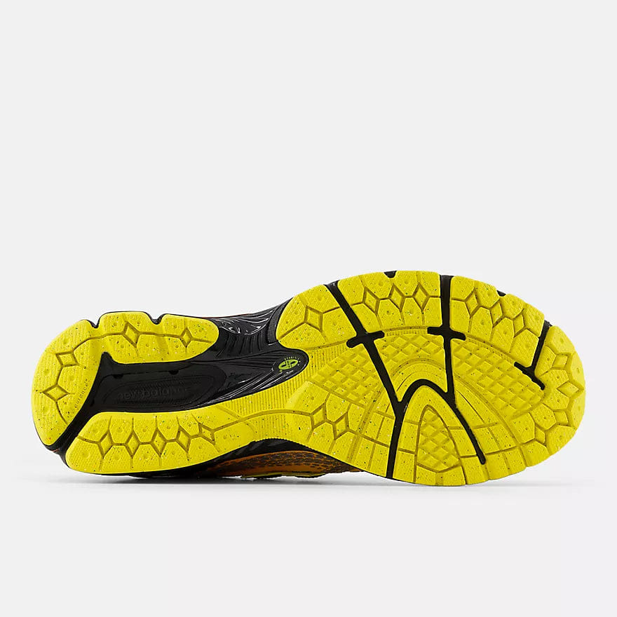 New Balance 1906F Shoe Punch Yellow / Tangerine