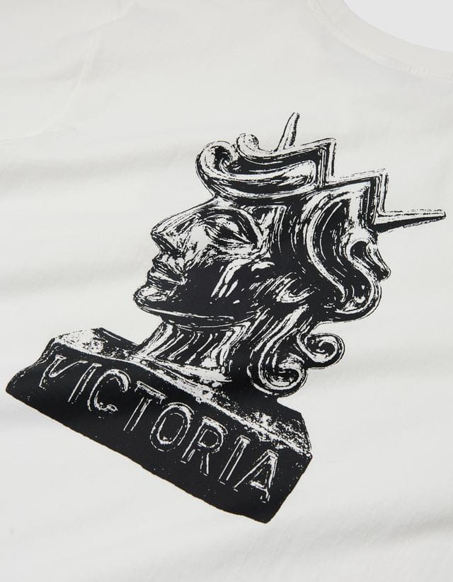Victoria HK QH Statue Tee – White