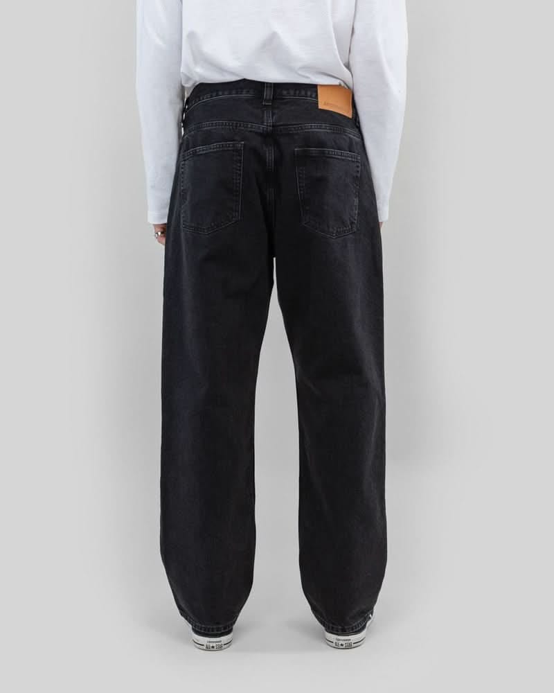 Beyond Medals Loose Jeans – Black