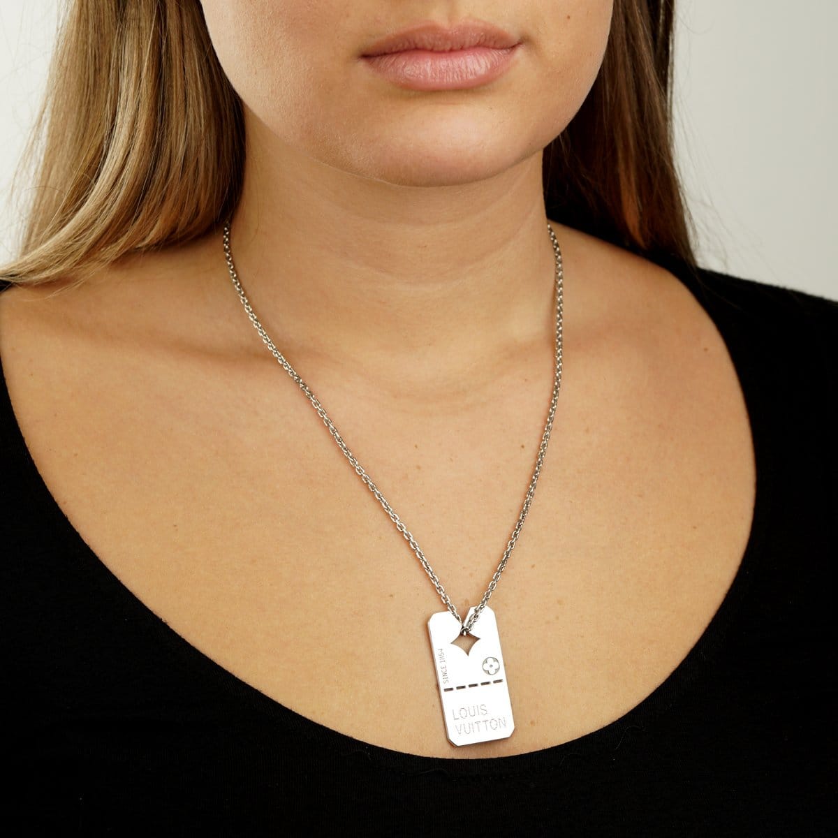 Louis Vuitton Dog Tag 18k White Gold Pendant Necklace