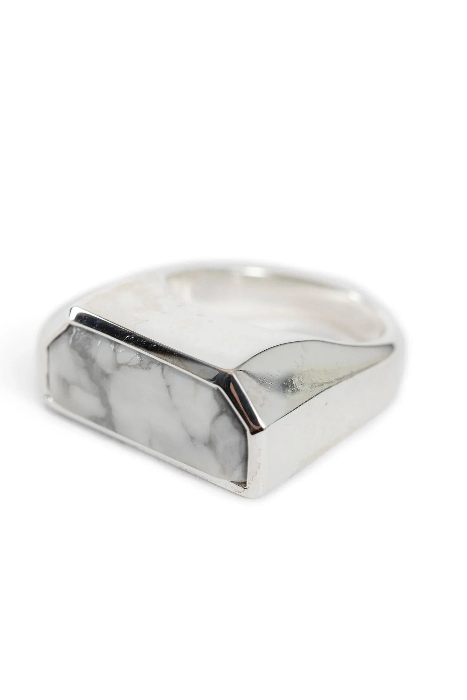 SUOT STUDIO Silver Half Cut Howlite Ring