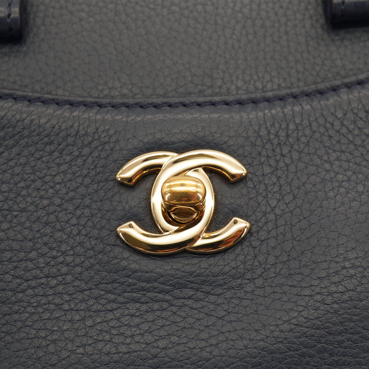 CHANEL NEO EXECUTIVE TOTE SHOULDER BAG NAVY LEATHER GOLD HARDWARE 90330702