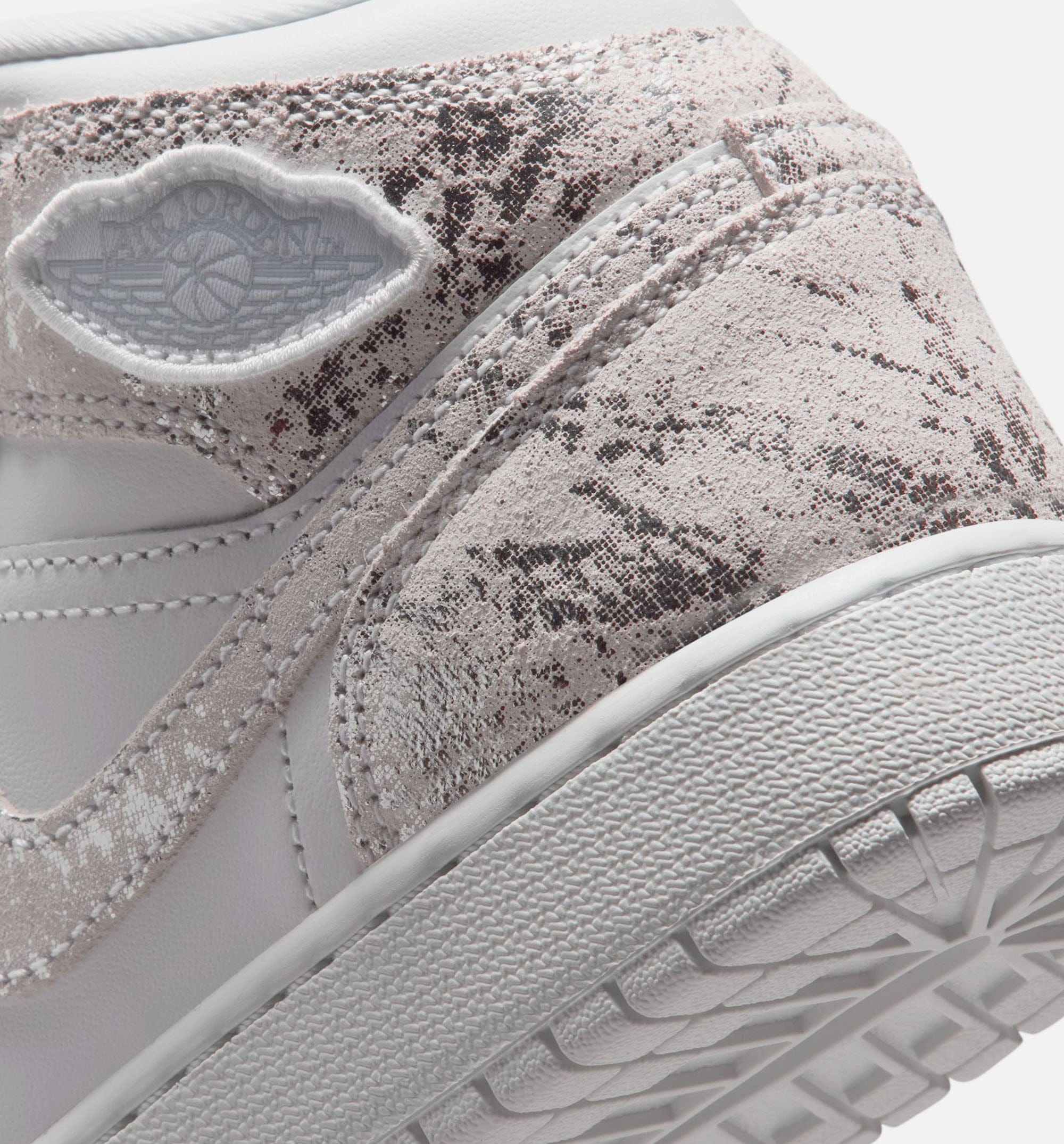 Air Jordan 1 Mid SE Grade School Lifestyle Shoe - White/Field Silver