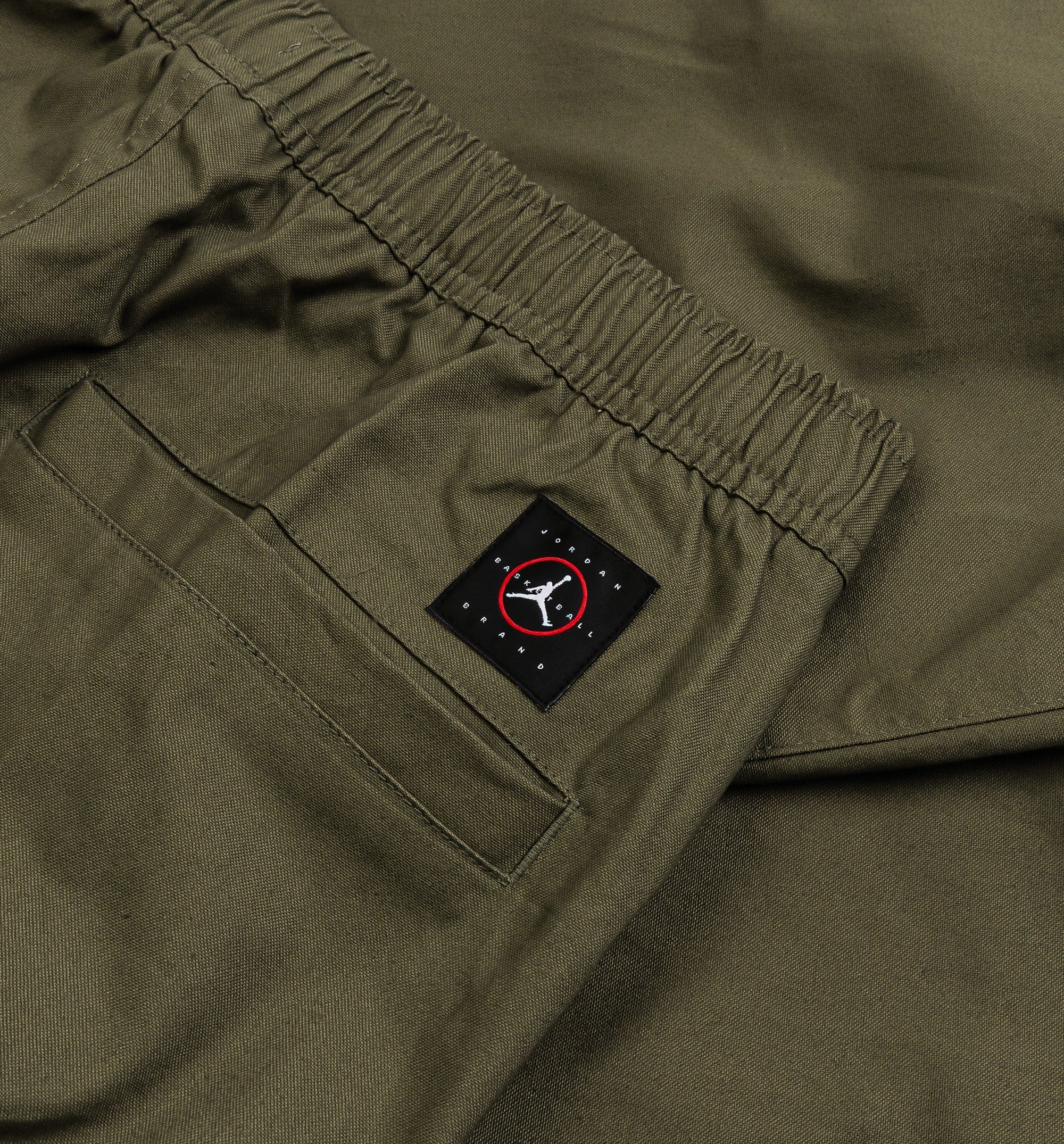 Air Jordan Essentials Woven Mens Pant - Medium Olive/Medium Olive