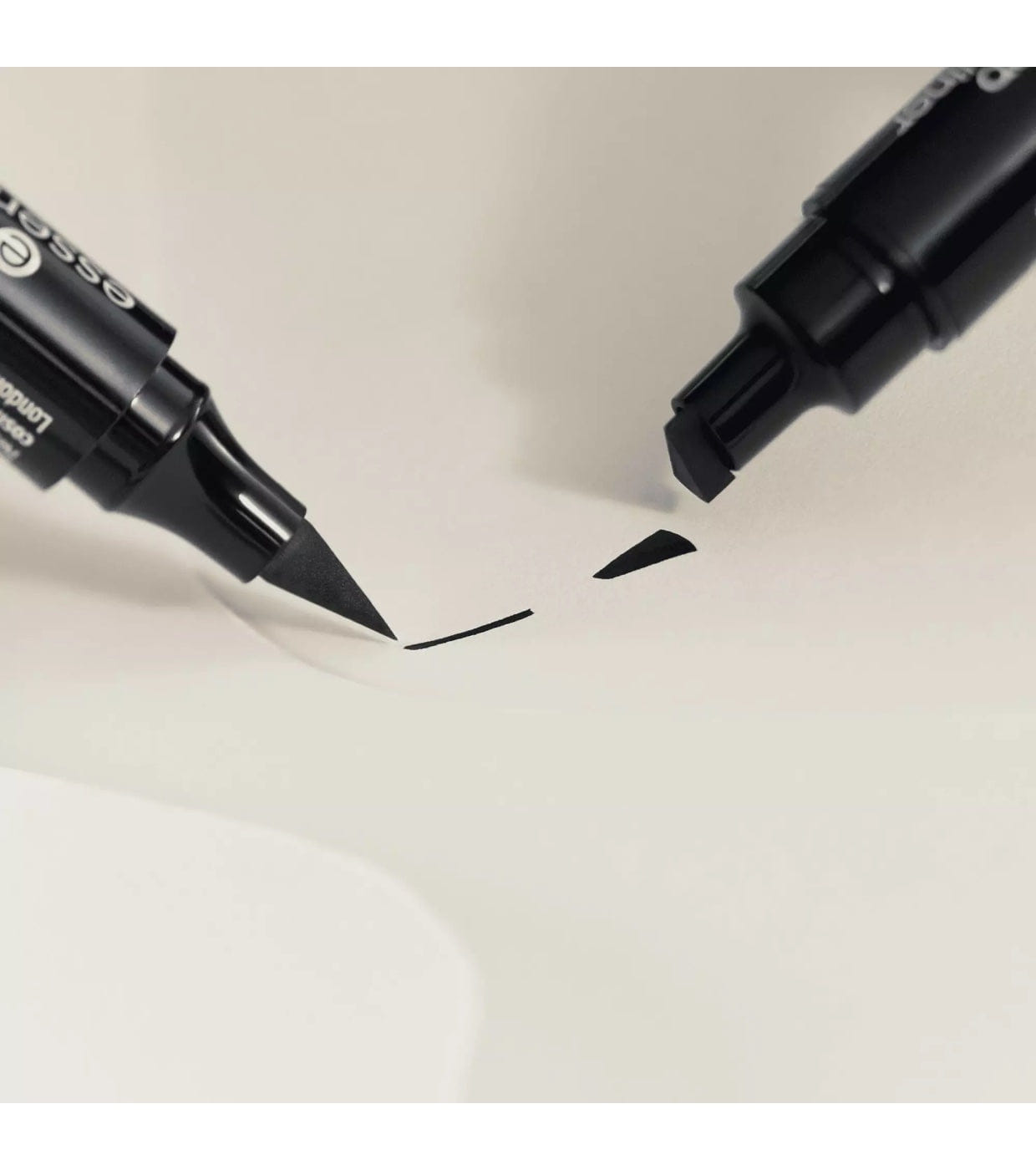 Essence Eyeliner + Stamp Quick Wing! - 01 Black