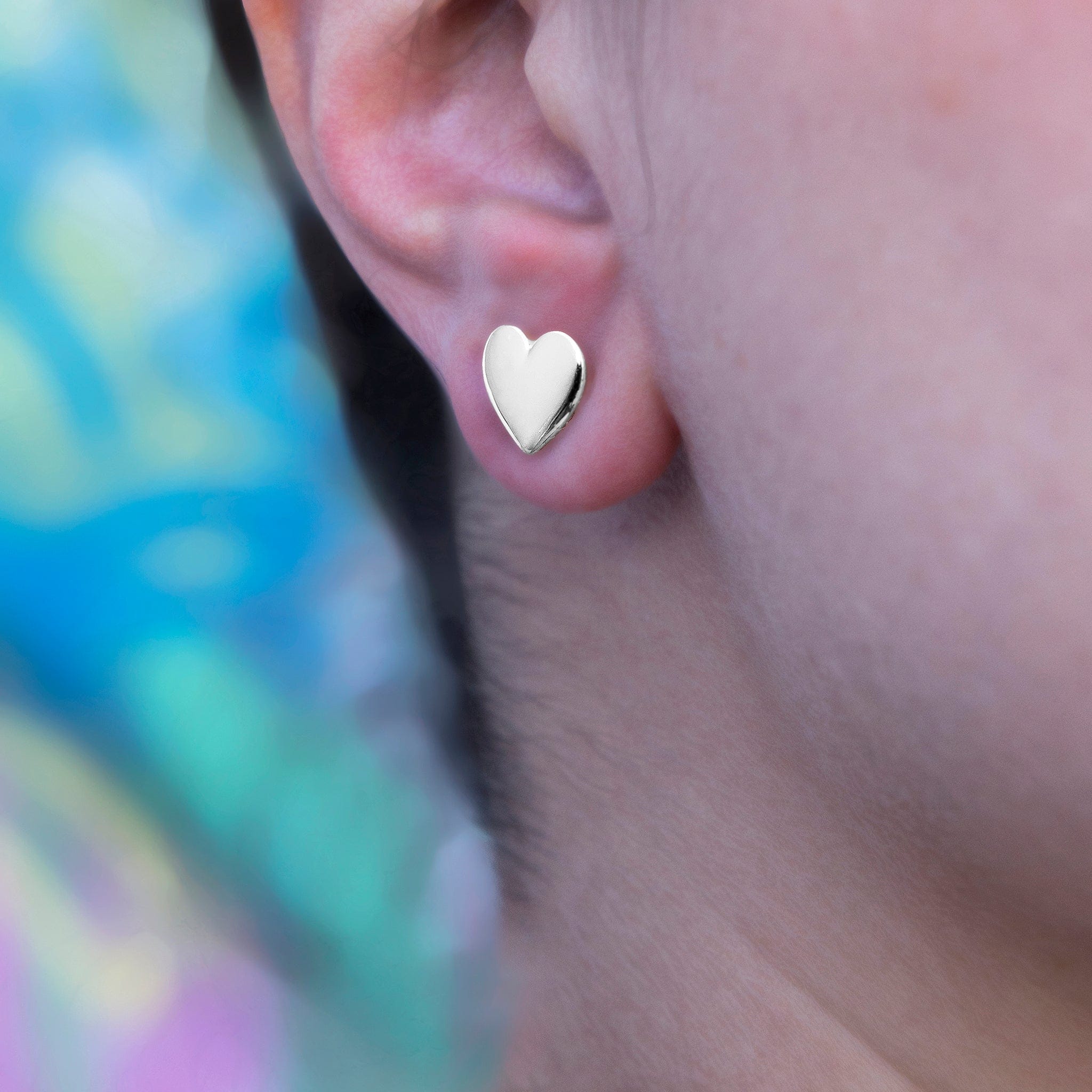 GLD PROMO - WOMEN Simple Heart Stud Earrings in White Gold