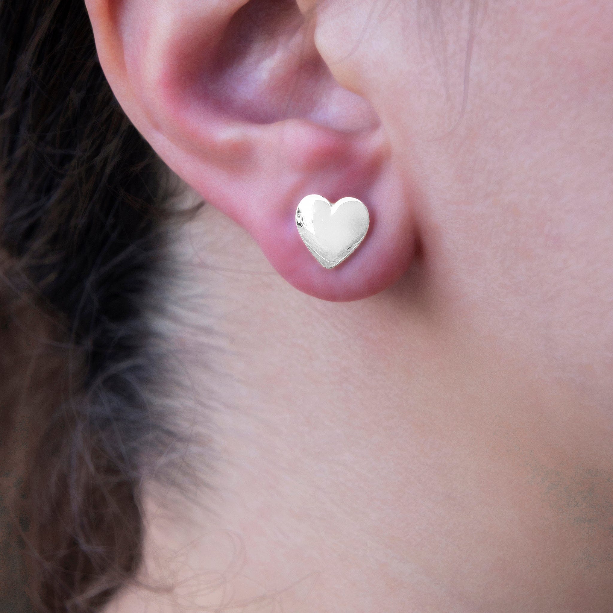 GLD PROMO - WOMEN Simple Heart Stud Earrings in White Gold