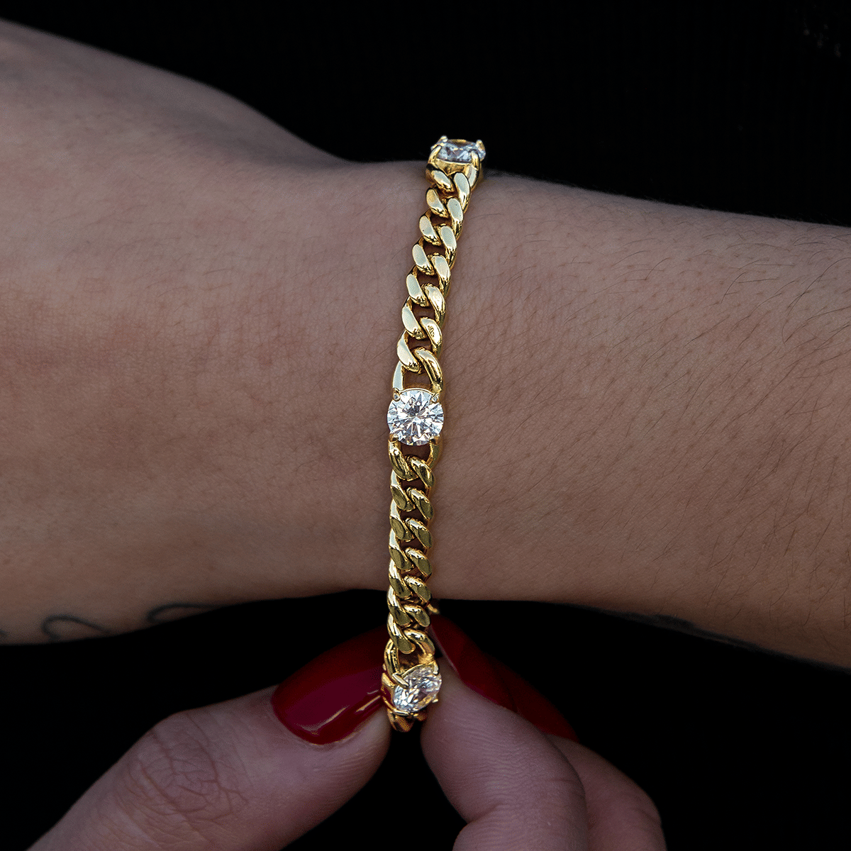GLD PROMO - WOMEN Round Stone Station Cuban Bracelet in Yellow Gold