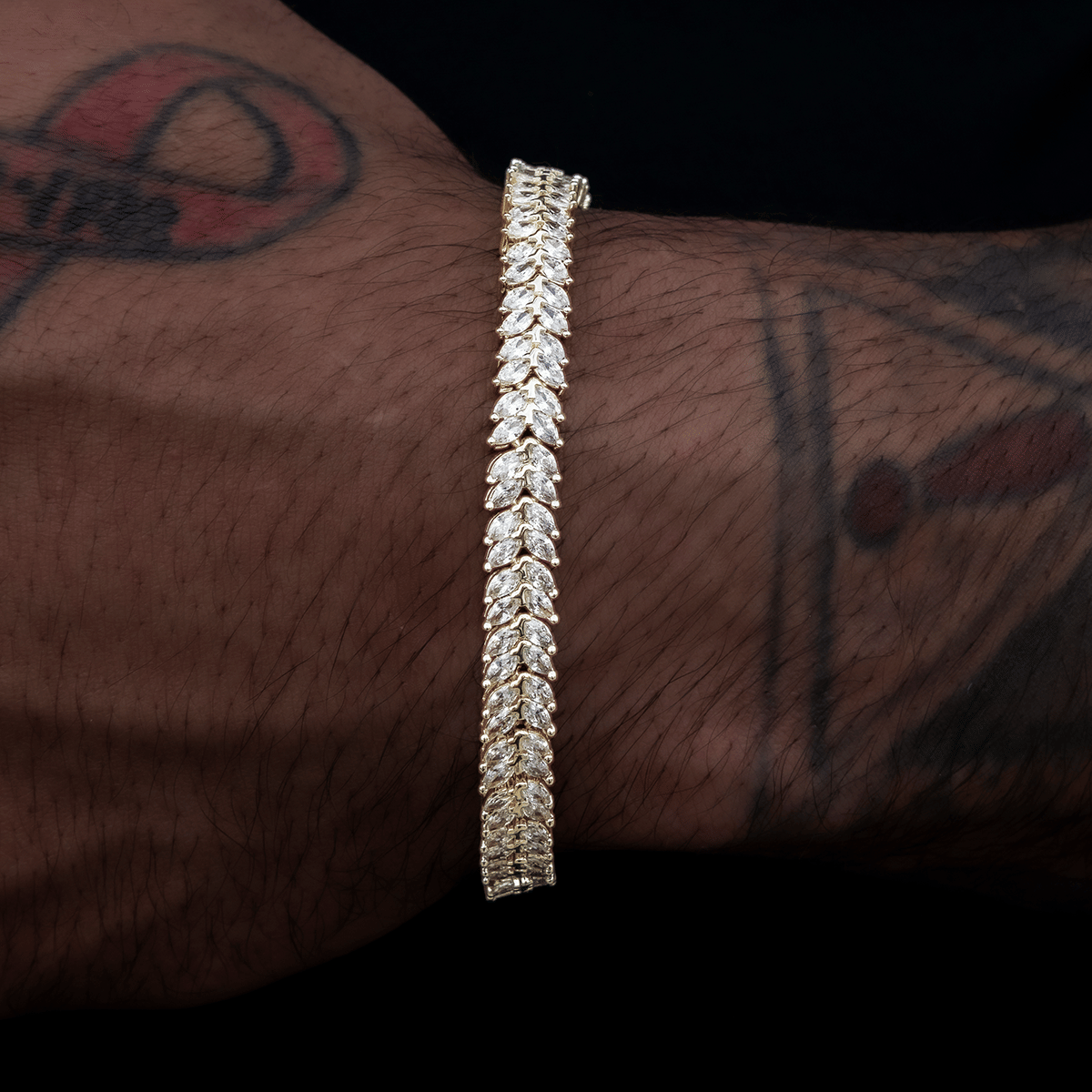GLD PROMO Iced Herringbone Bracelet in Yellow Gold- 7mm
