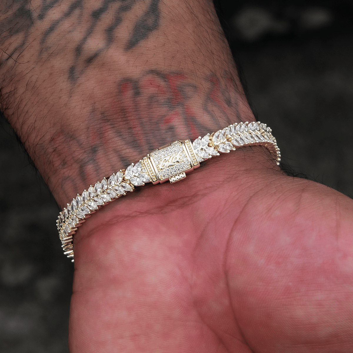GLD PROMO Iced Herringbone Bracelet in Yellow Gold- 7mm