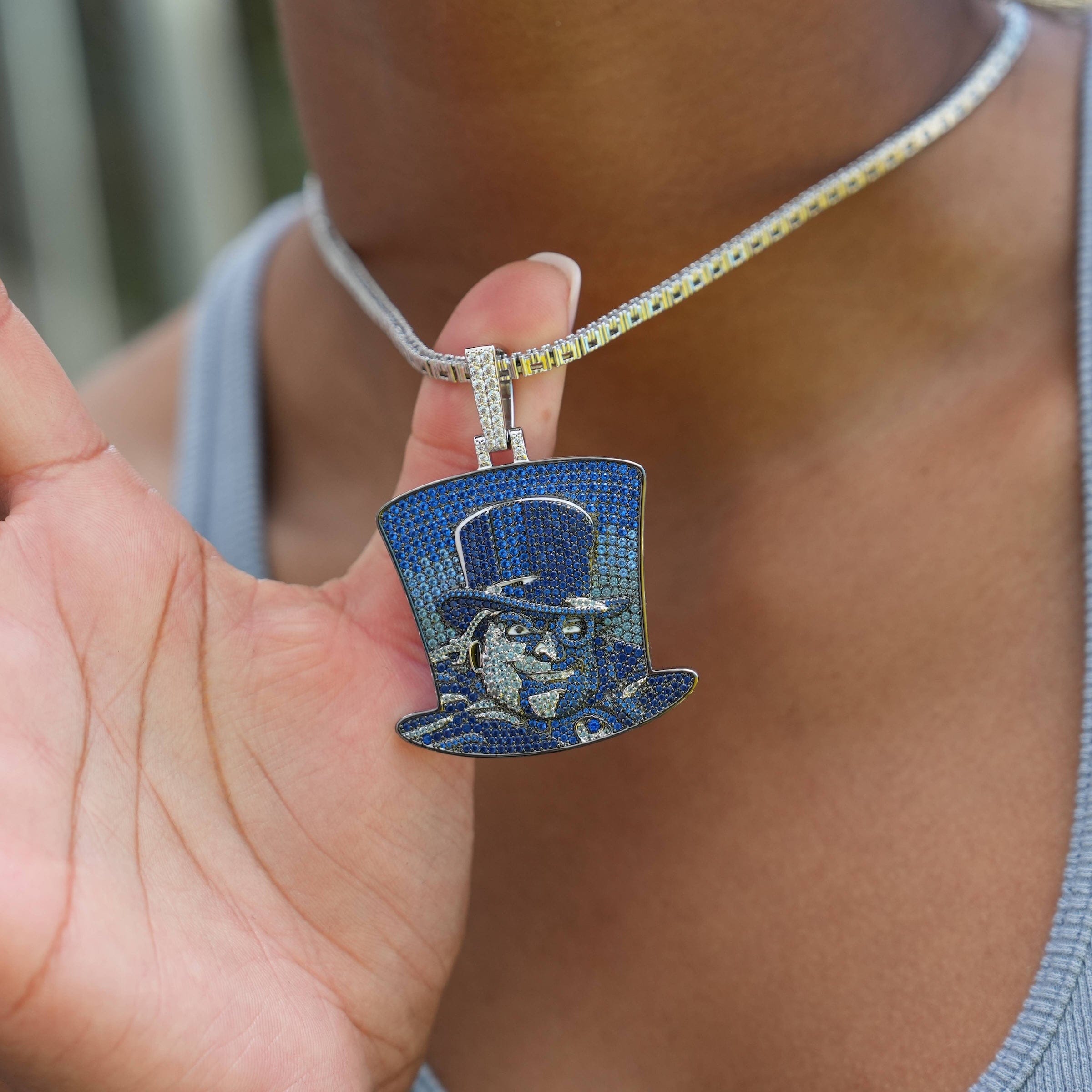 GLD Women Penguin Top Hat Official DC Comics Pendant in White Gold