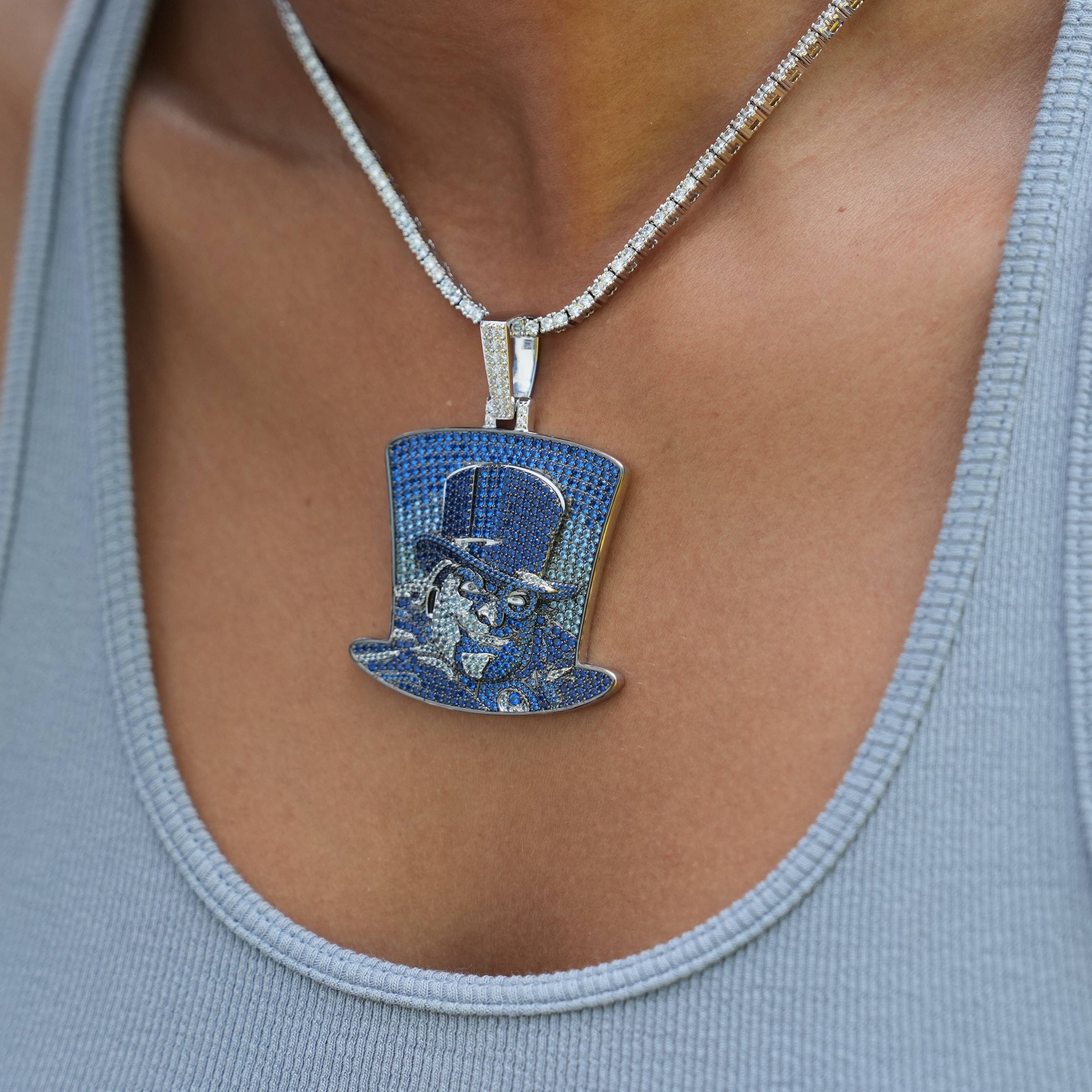 GLD Women Penguin Top Hat Official DC Comics Pendant in White Gold