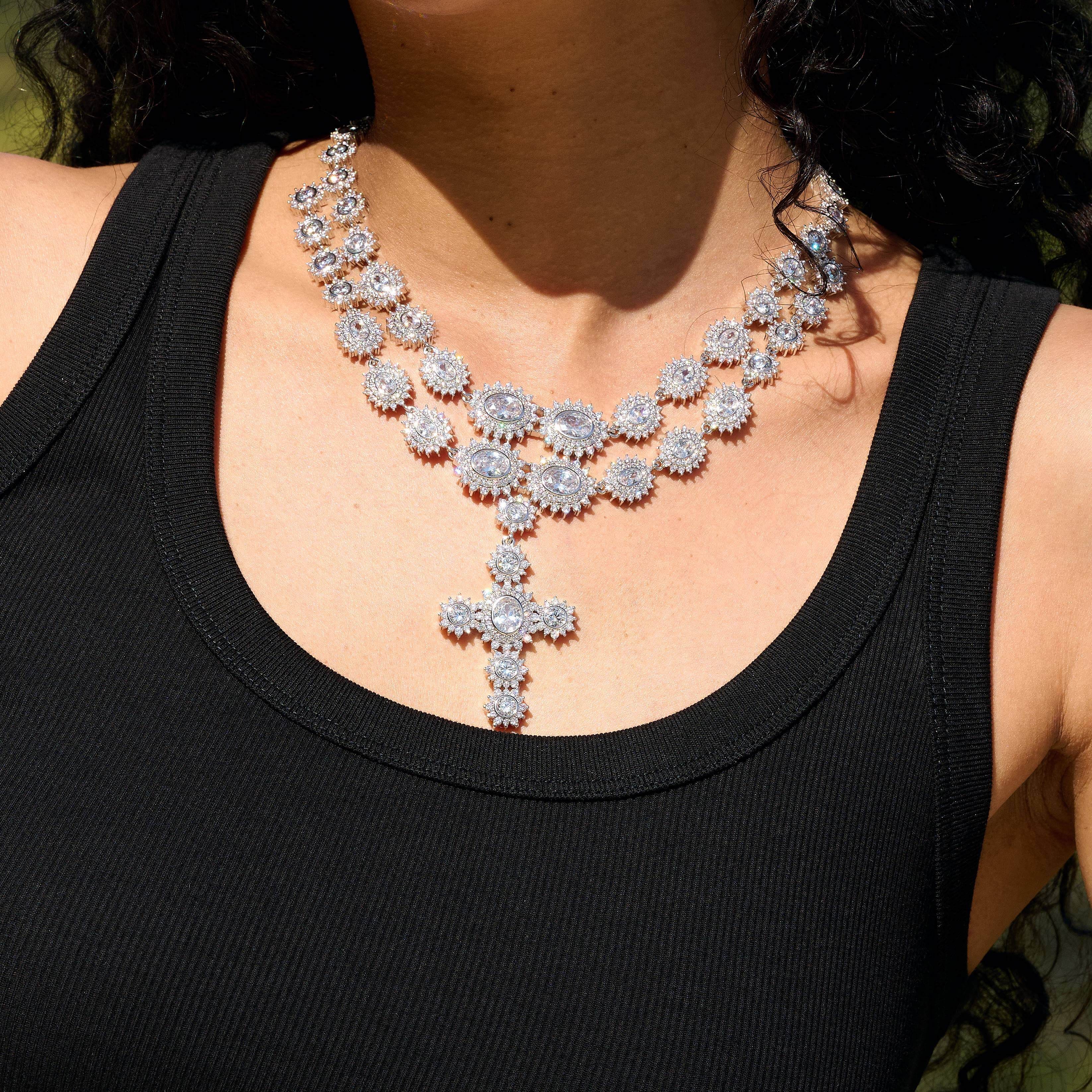 GLD Women Large Diamond Cross Necklace in White Gold