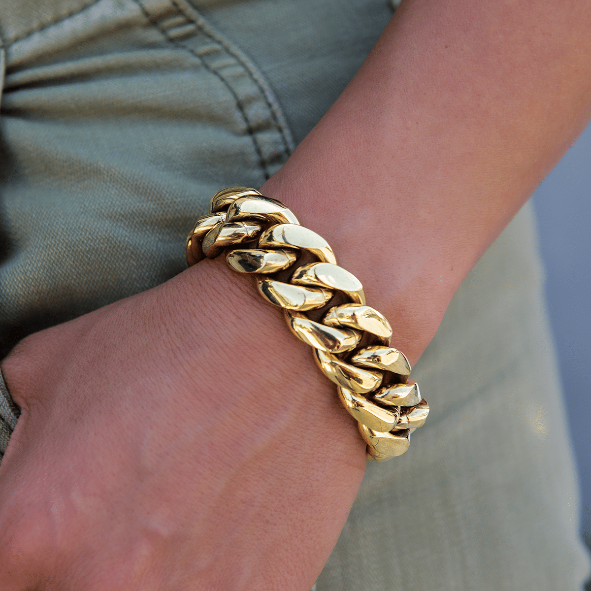 GLD Women Signature Cuban Link Bracelet in Yellow Gold- 19mm
