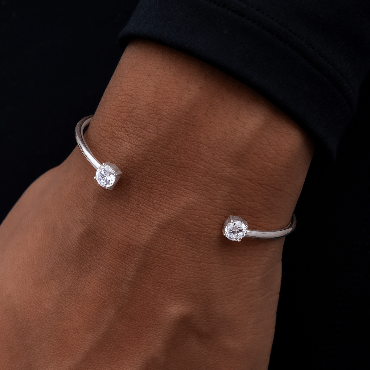 GLD PROMO SETS - WOMEN Open-Cuff Bracelet with Round Cut Stones in White Gold